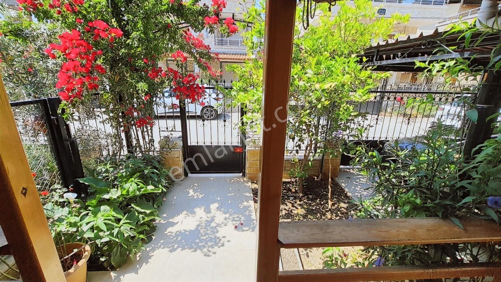 Gümüldür Atatürk Mah. Bahçeli Teraslı 5+1 Tripleks Villa - Görsel 29