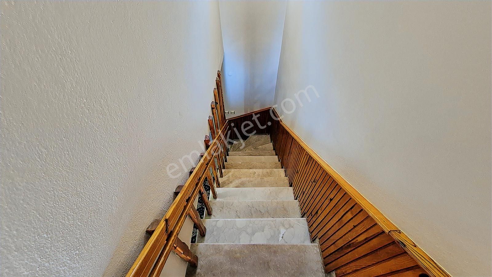 Gümüldür Atatürk Mah. Bahçeli Teraslı 5+1 Tripleks Villa - Görsel 9