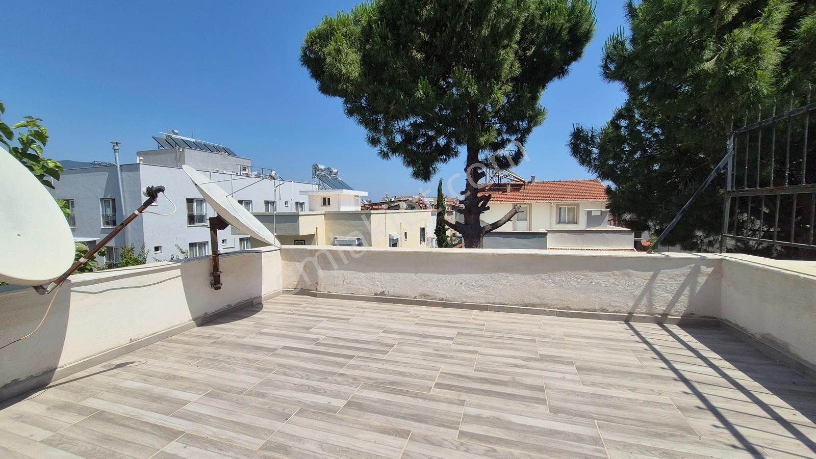 Gümüldür Atatürk Mah. Bahçeli Teraslı 5+1 Tripleks Villa - Görsel 24