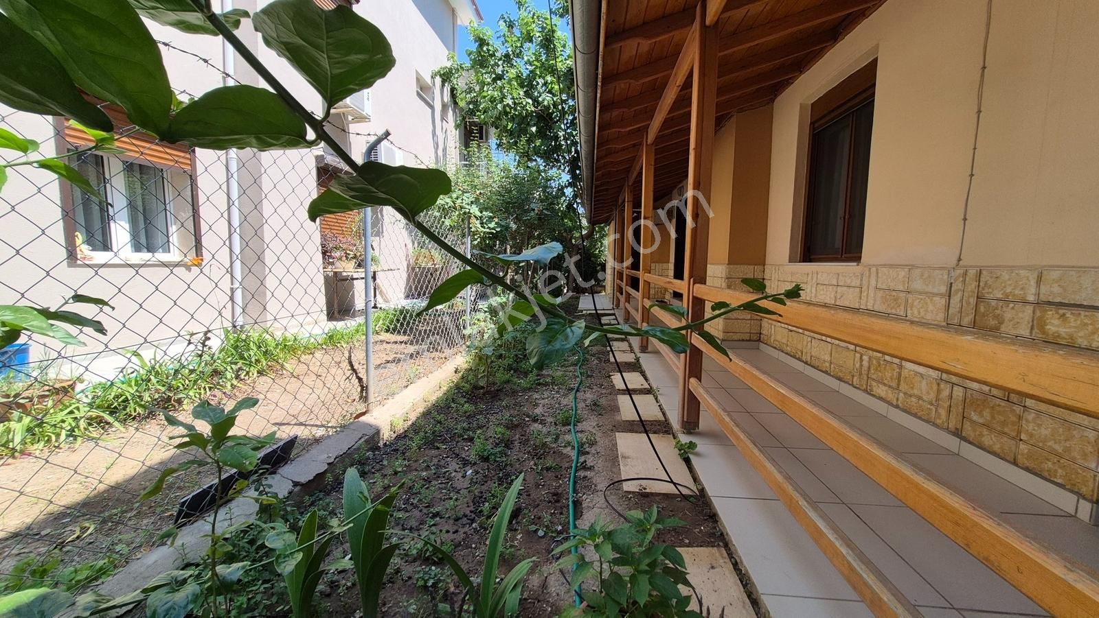 Gümüldür Atatürk Mah. Bahçeli Teraslı 5+1 Tripleks Villa - Görsel 6