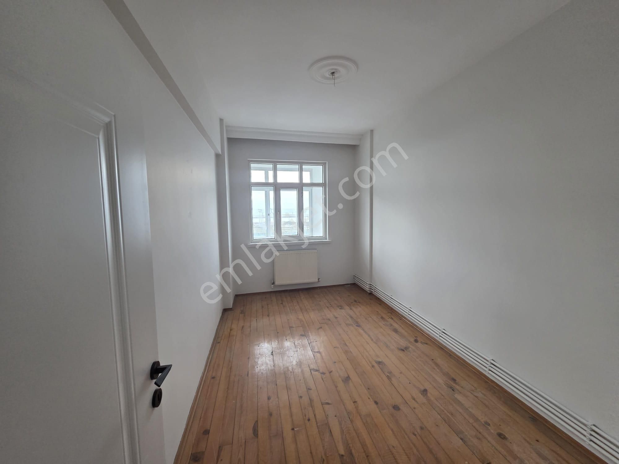 2 Nolu Beşirli'de Ana Cadde Üzeri Deniz Manzaralı Kiralık Daire - Görsel 10