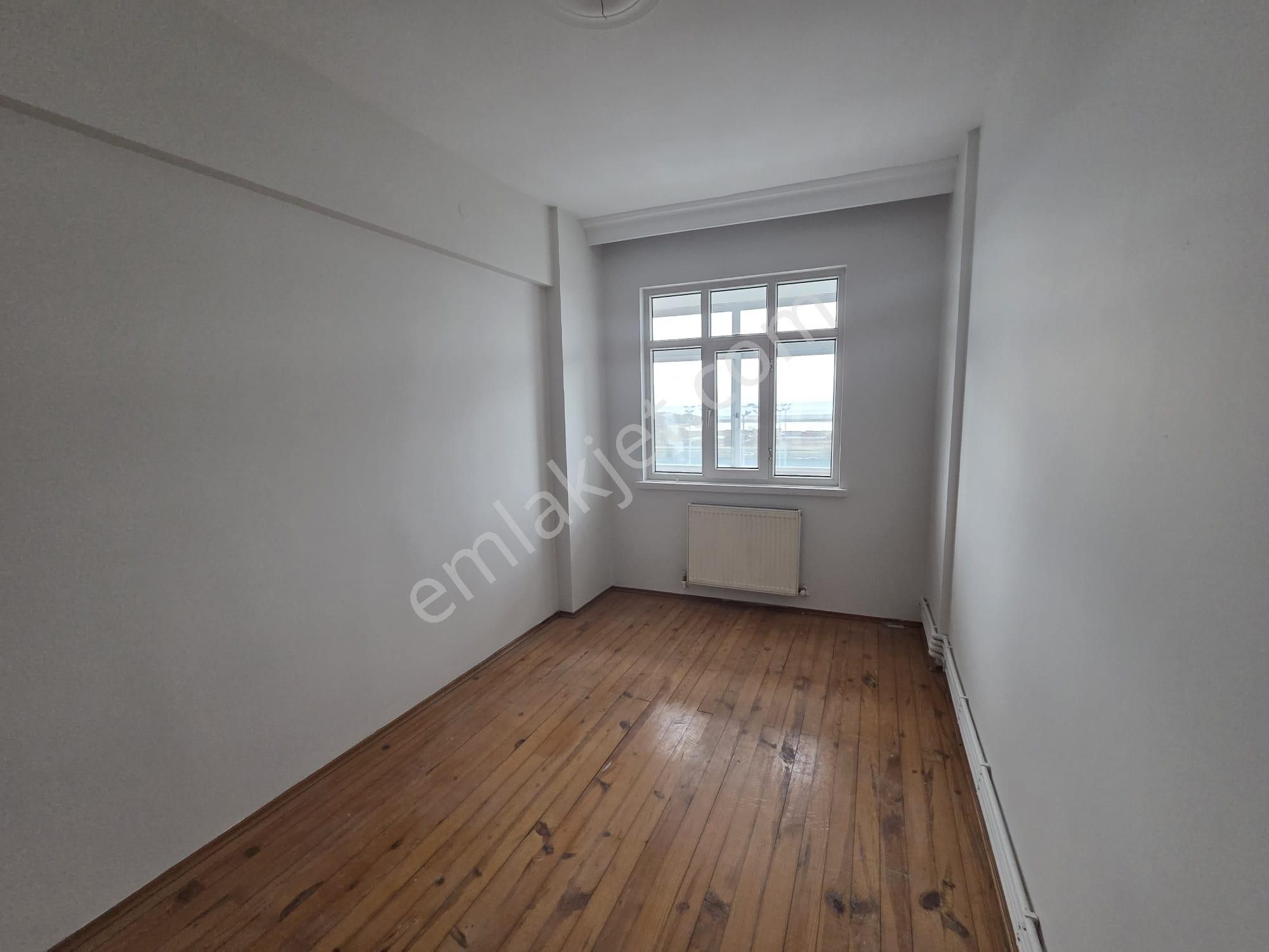 2 Nolu Beşirli'de Ana Cadde Üzeri Deniz Manzaralı Kiralık Daire - Görsel 11