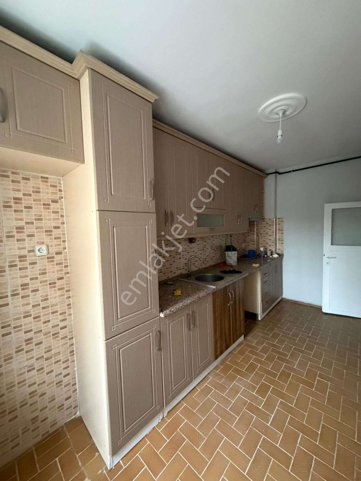 Buca Fırat Mah. 2+1 95 M2 Kapalı Mutfak Doğalgazlı Kiralık Daire - Görsel 3