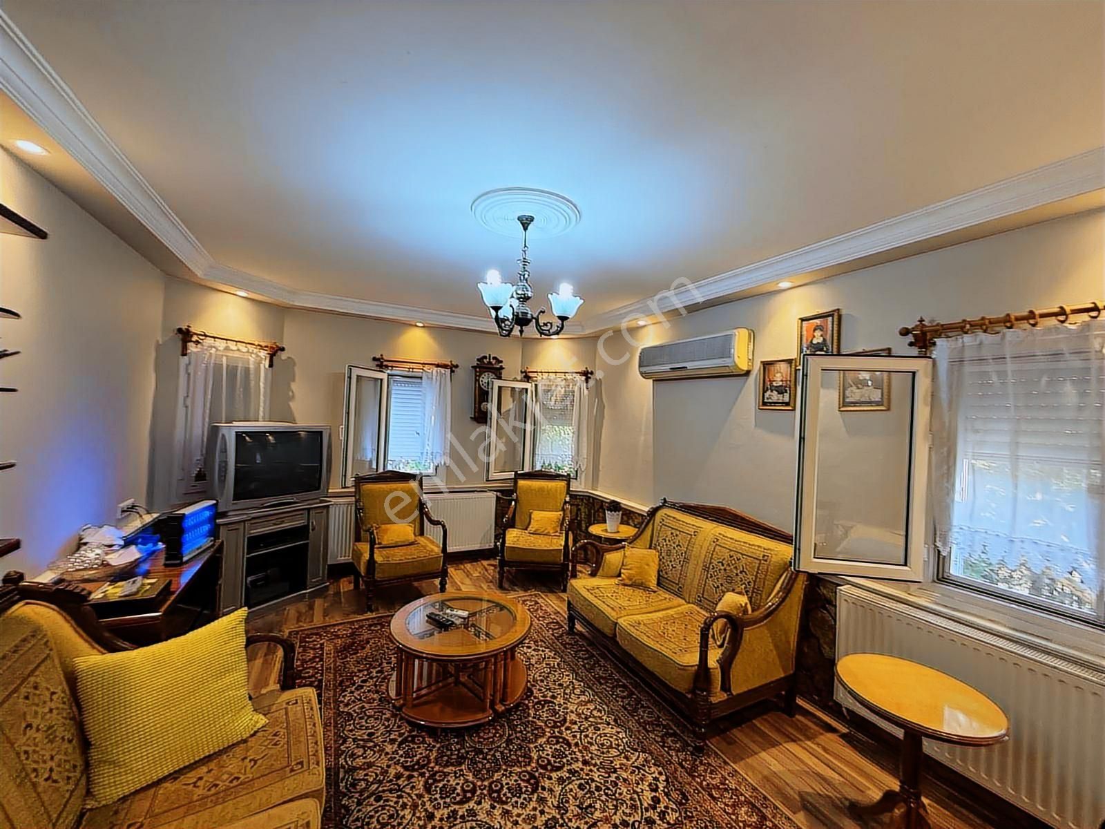 Kemalpaşa Armutlu Cadde Üstü Havuzlu Satılık Villa - Görsel 4