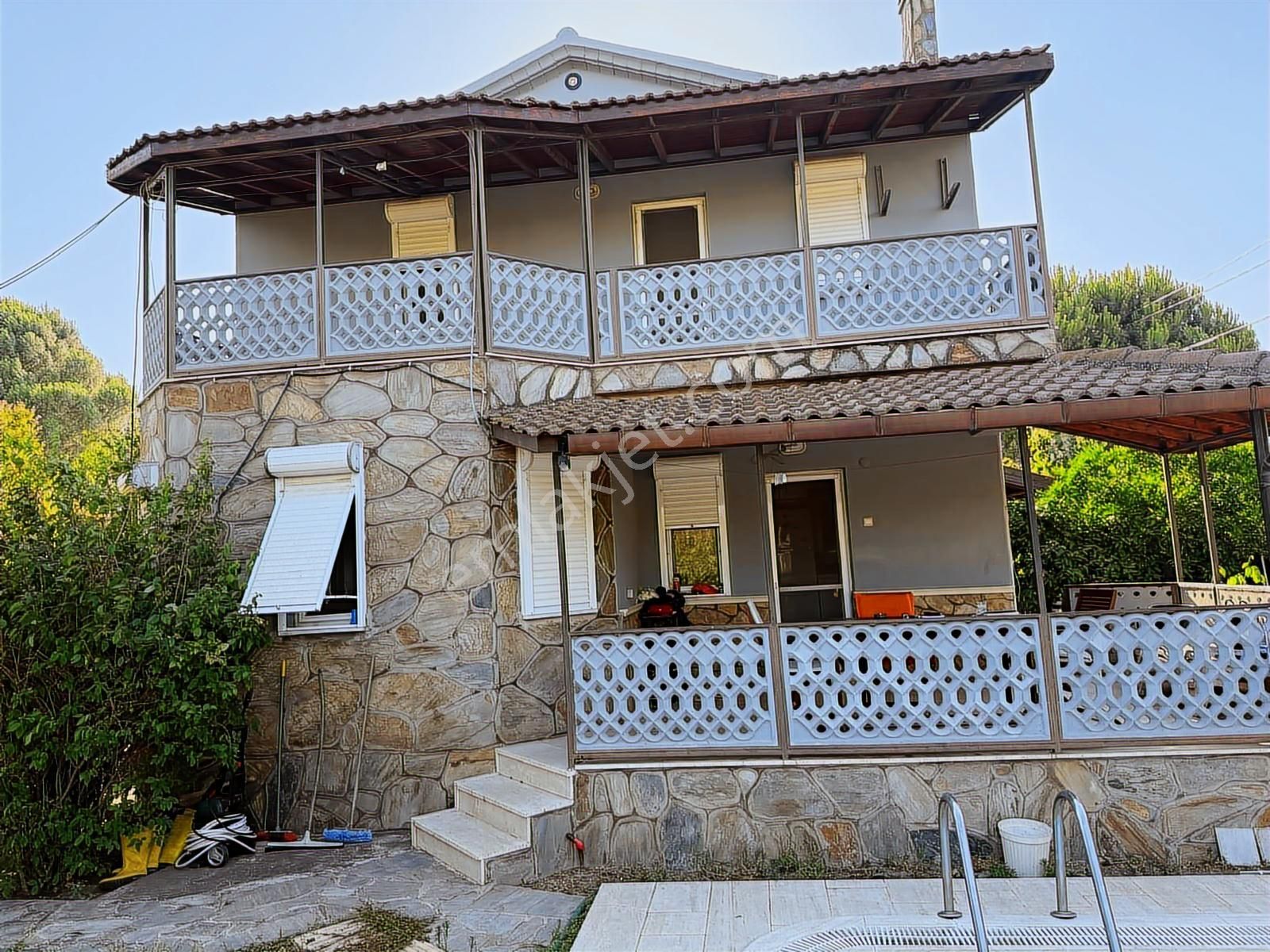 Kemalpaşa Armutlu Cadde Üstü Havuzlu Satılık Villa - Görsel 2