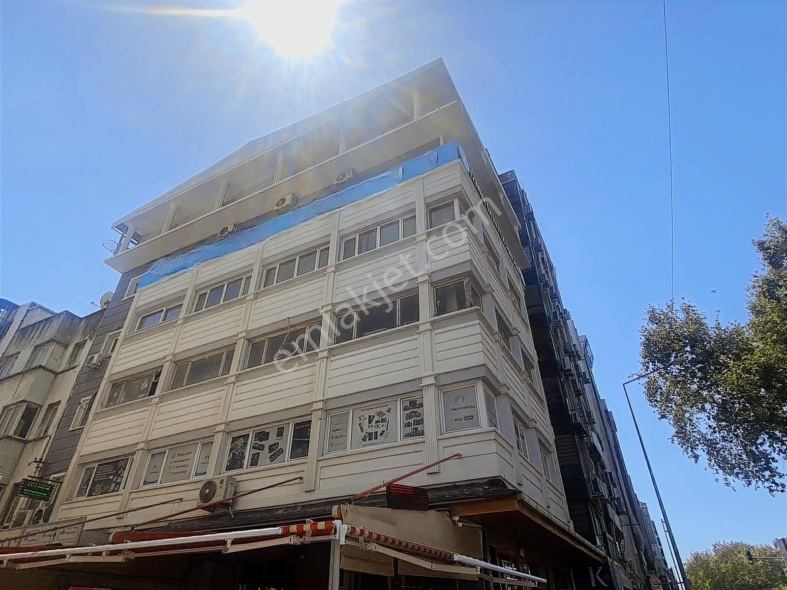 Konak'ta Cadde Üzeri Satılık Tabela Değeri Yüksek 3+1 Daire