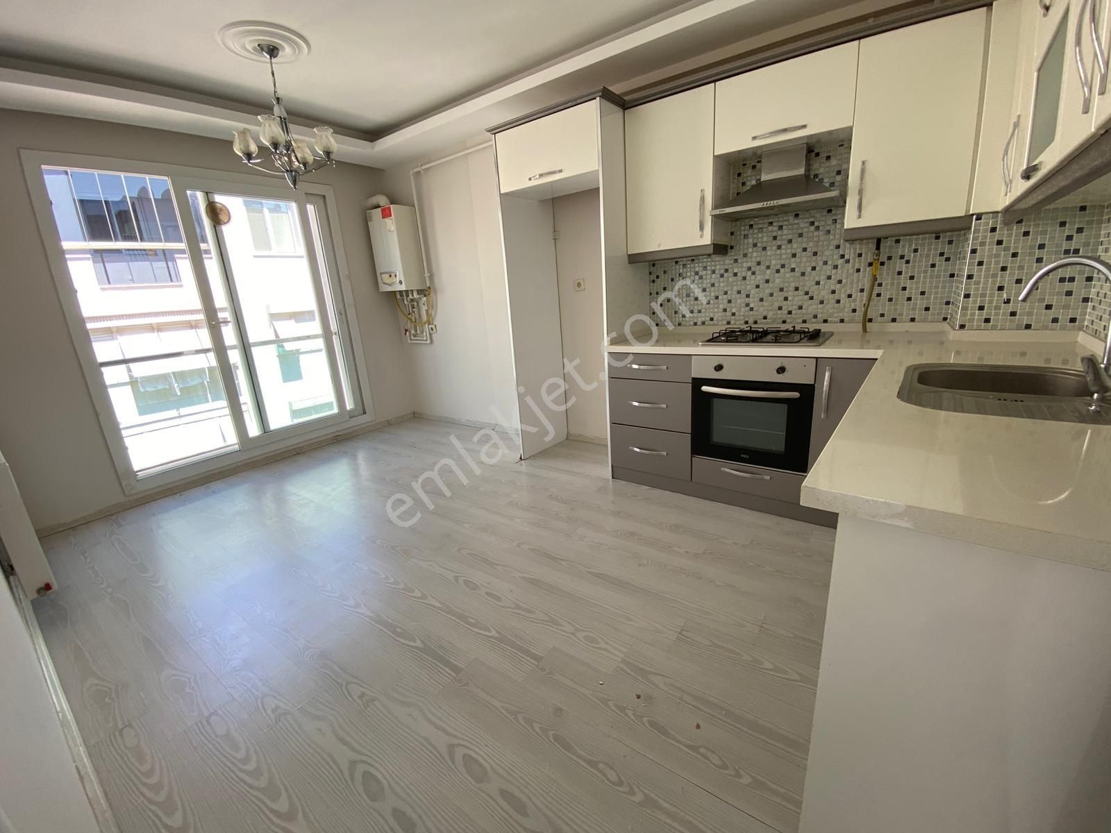 Turyap'tan Bornova Merkezde Satılık Boş Ara Kat 2+1 Daire