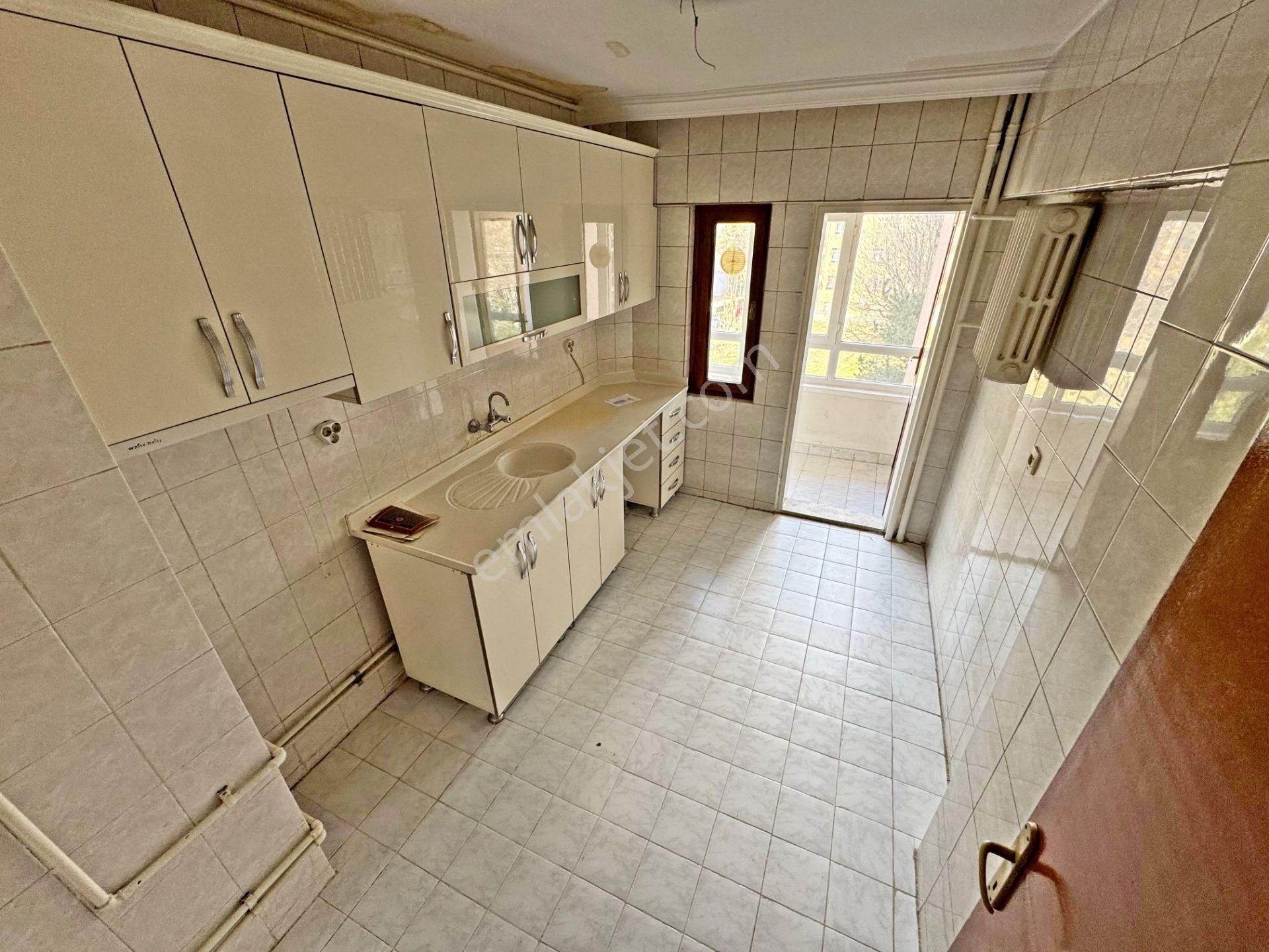 Gold Emlaktan Etlik Lisesi Yakını Site İçerisinde Asansörlü Uygun Fiyata Satılık 3+1 Daire