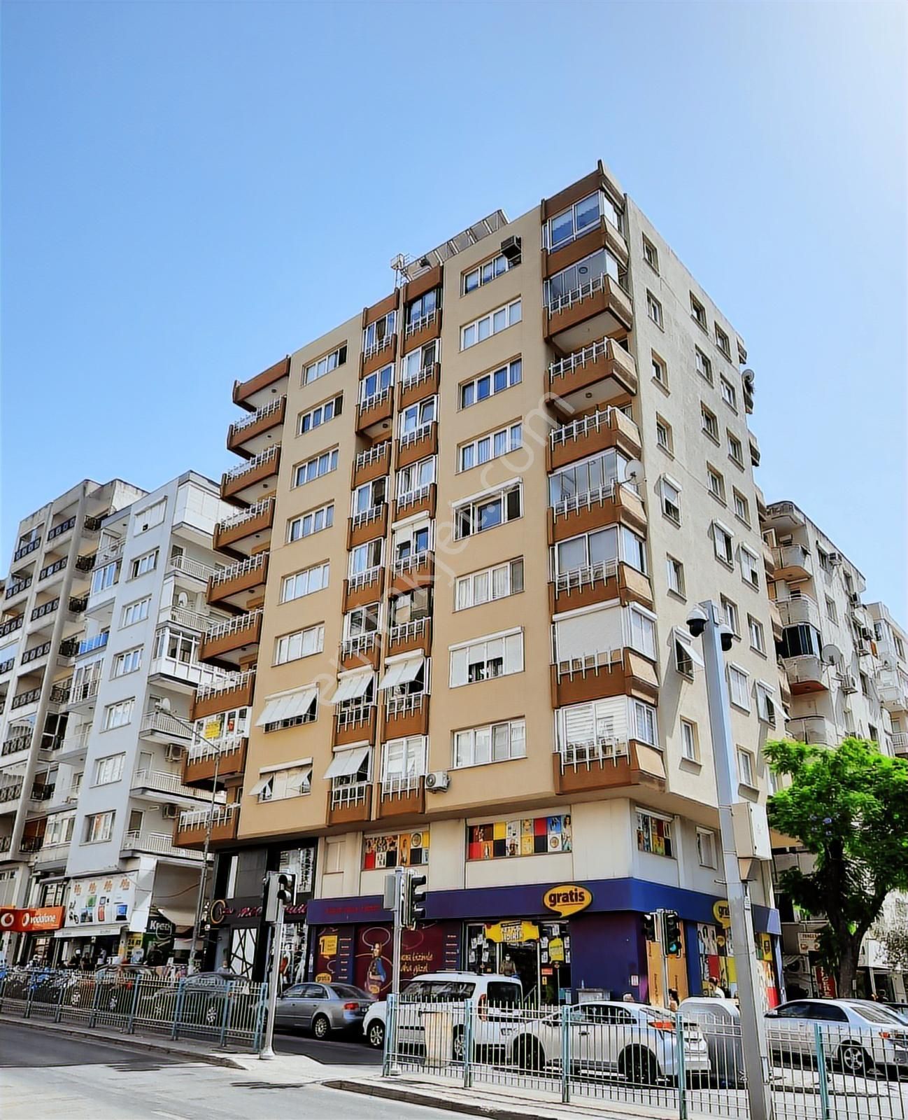 Bornova Merkezde Doğalgazlı Çok Ferah Ara Kat 3+1 Daire - Görsel 24