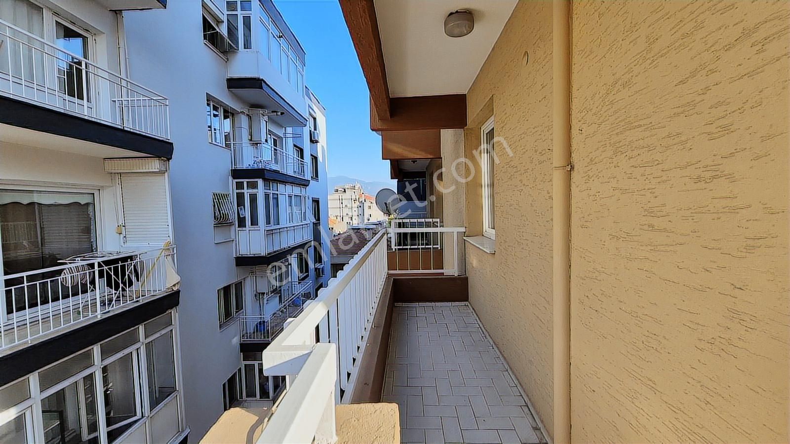 Bornova Merkezde Doğalgazlı Çok Ferah Ara Kat 3+1 Daire - Görsel 27