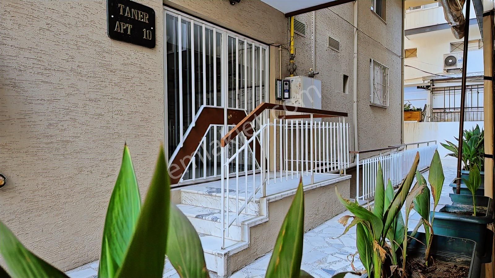 Bornova Merkezde Doğalgazlı Çok Ferah Ara Kat 3+1 Daire - Görsel 18
