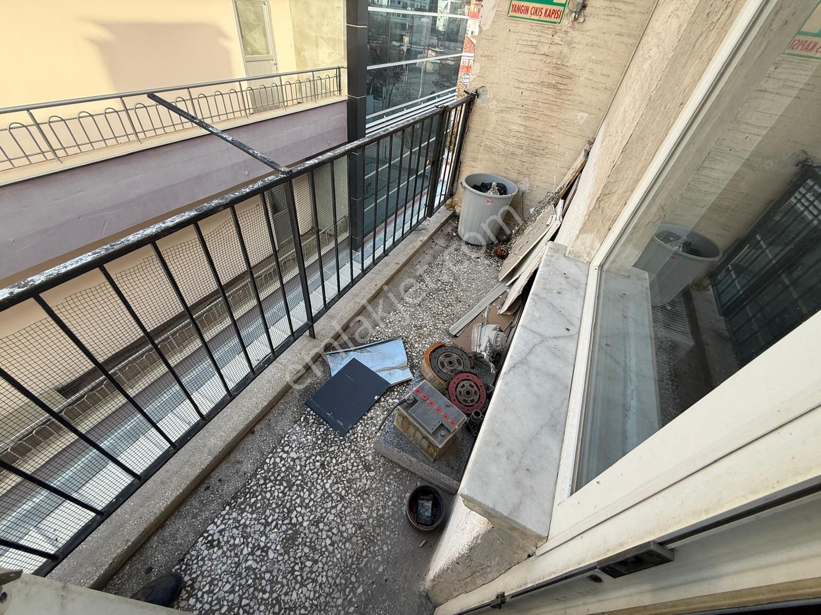 Sincan Çarşı Merkez Ankara Cd. Katta 1+1 Geniş Ofis - Görsel 3