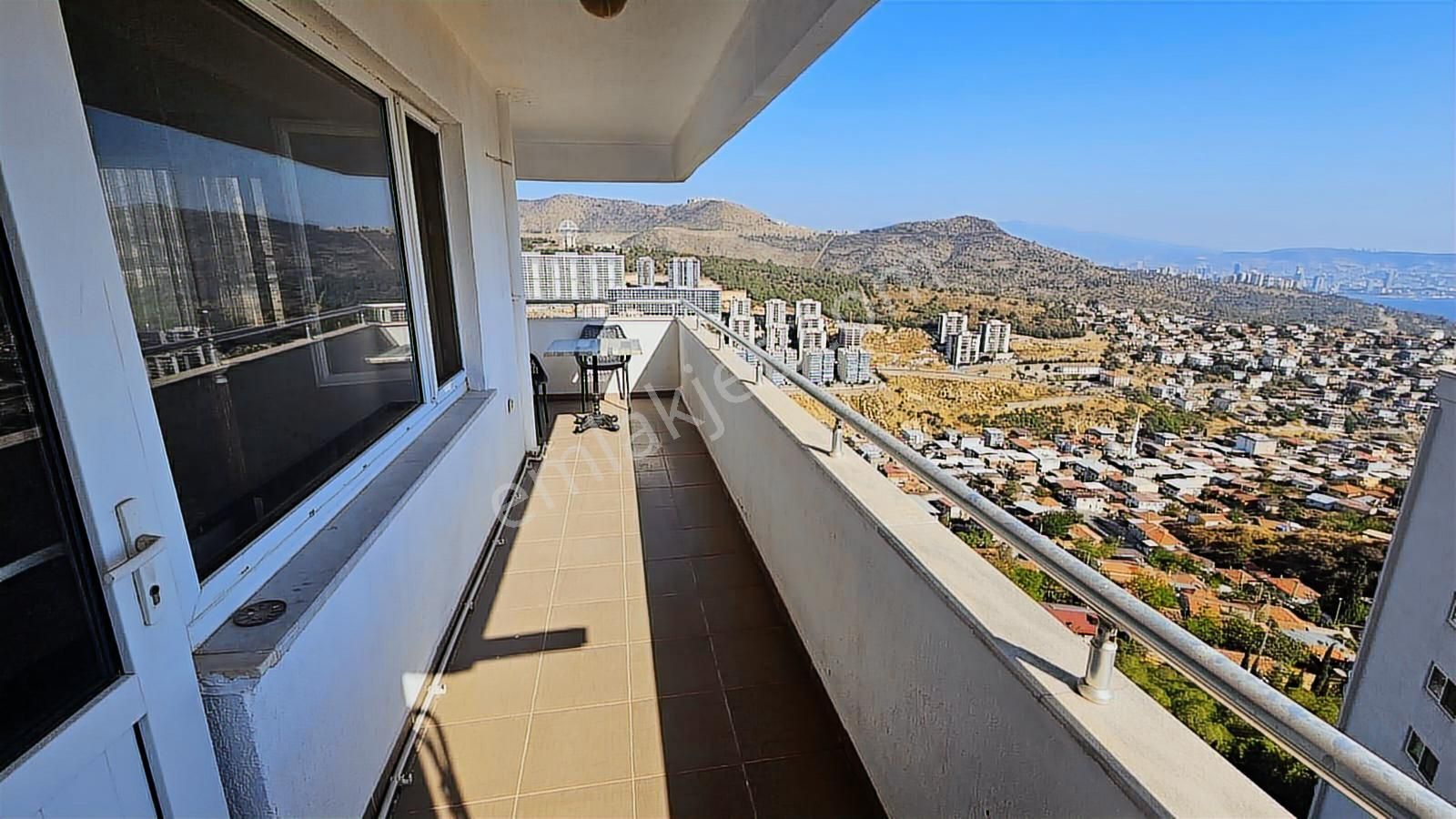 Körfez Mahallesinde Deniz Manzaralı Geniş Köşe Satılık 3+1 Daire - Görsel 17