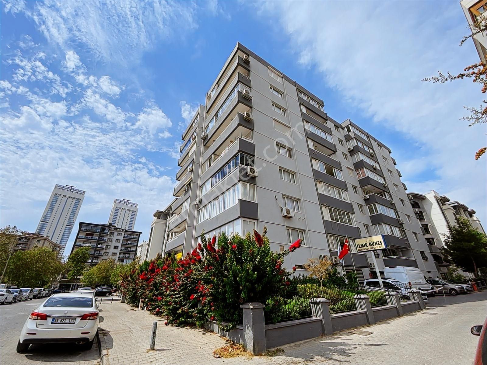 Turyap'tan Mansuroğlu'nda Site İçi Satılık Geniş Boş 3+1 Daire