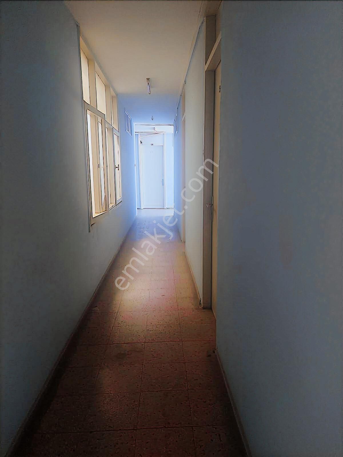 Konak Hacılar İşhanı'nda Kiralık Büro - Ofis - Görsel 4