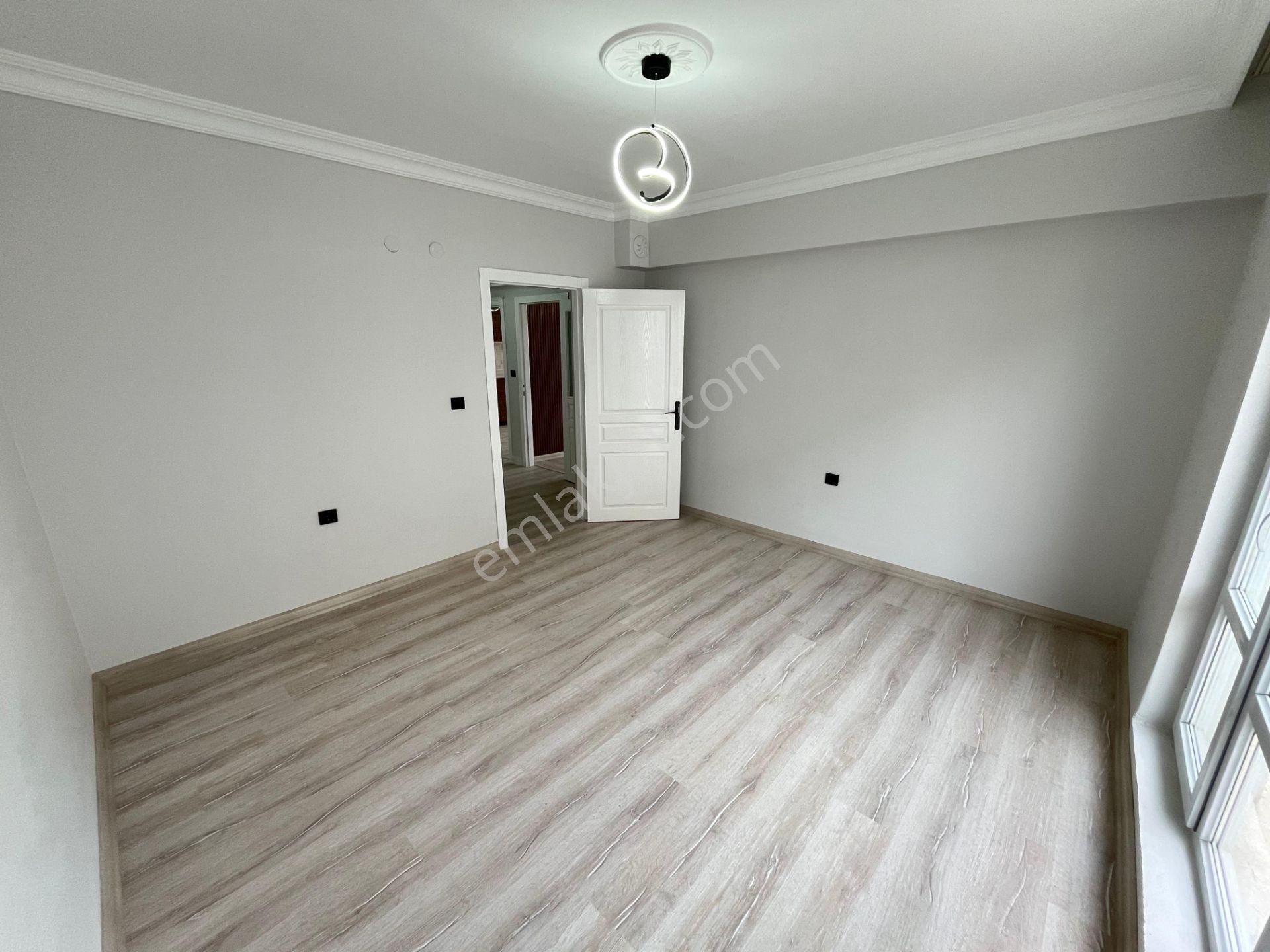 Ümitova Caddesinde 3+1 Full Yapılı 135 M2 - Görsel 16