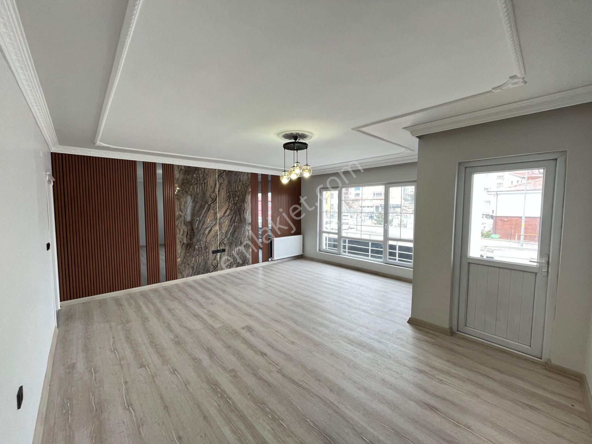 Ümitova Caddesinde 3+1 Full Yapılı 135 M2