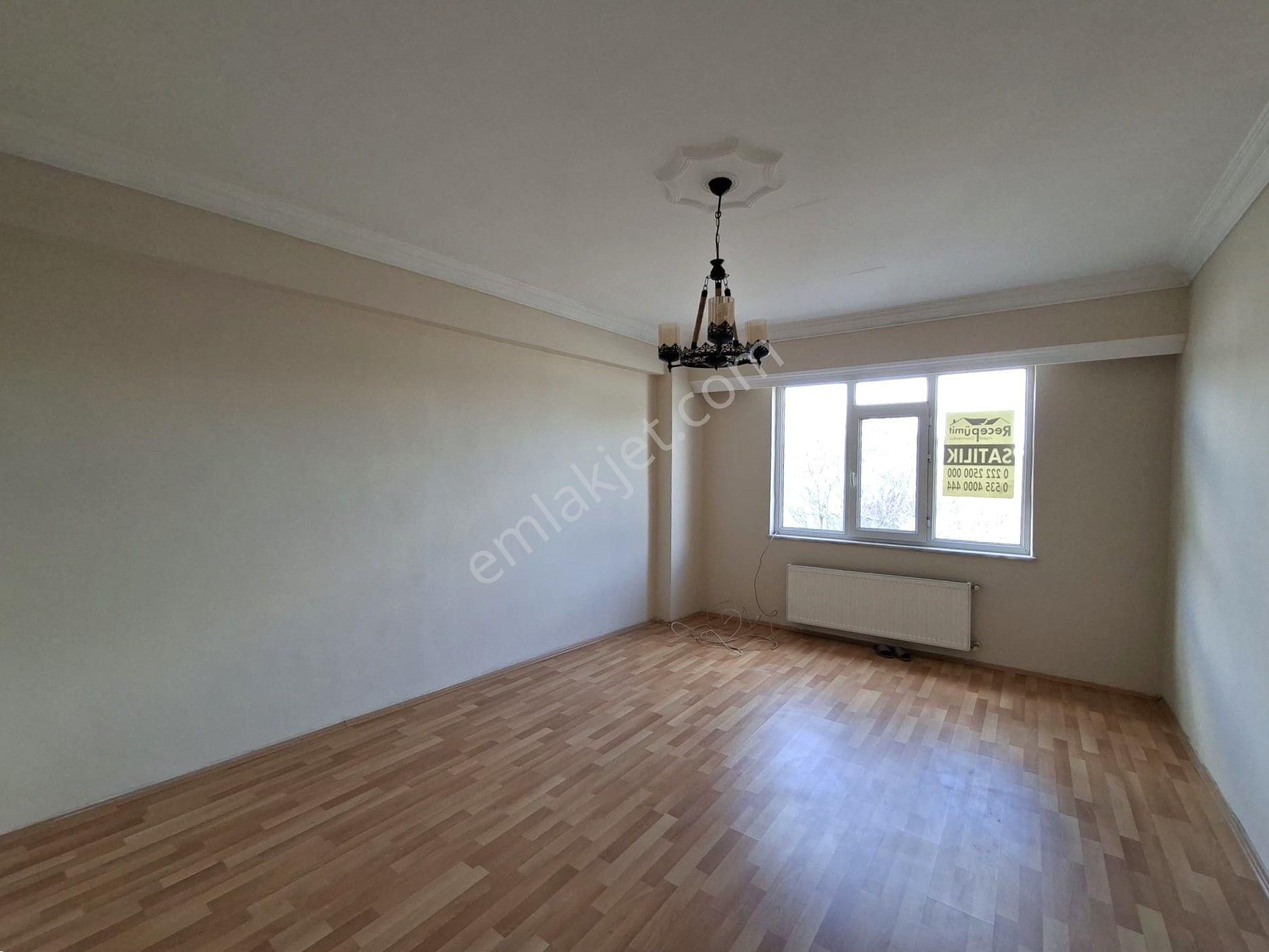 Recep Ümit Emlak'tan Ömerağa Mahallesinde Turgut Reis Caddesi Üzerinde Satılık 2+1 Daire - Görsel 11