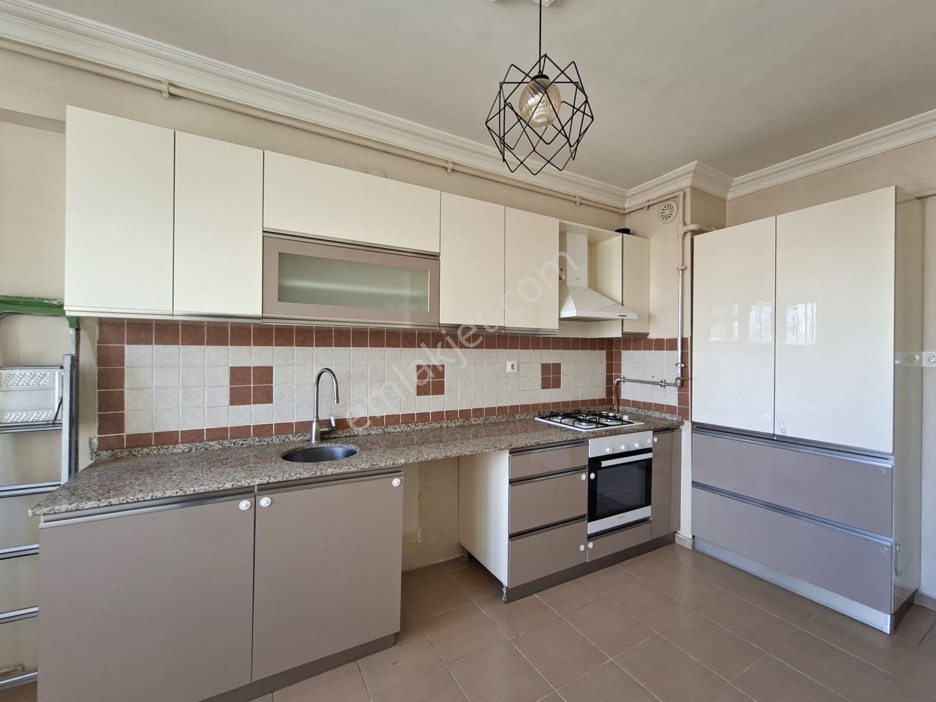 Recep Ümit Emlak'tan Ömerağa Mahallesinde Turgut Reis Caddesi Üzerinde Satılık 2+1 Daire - Görsel 4