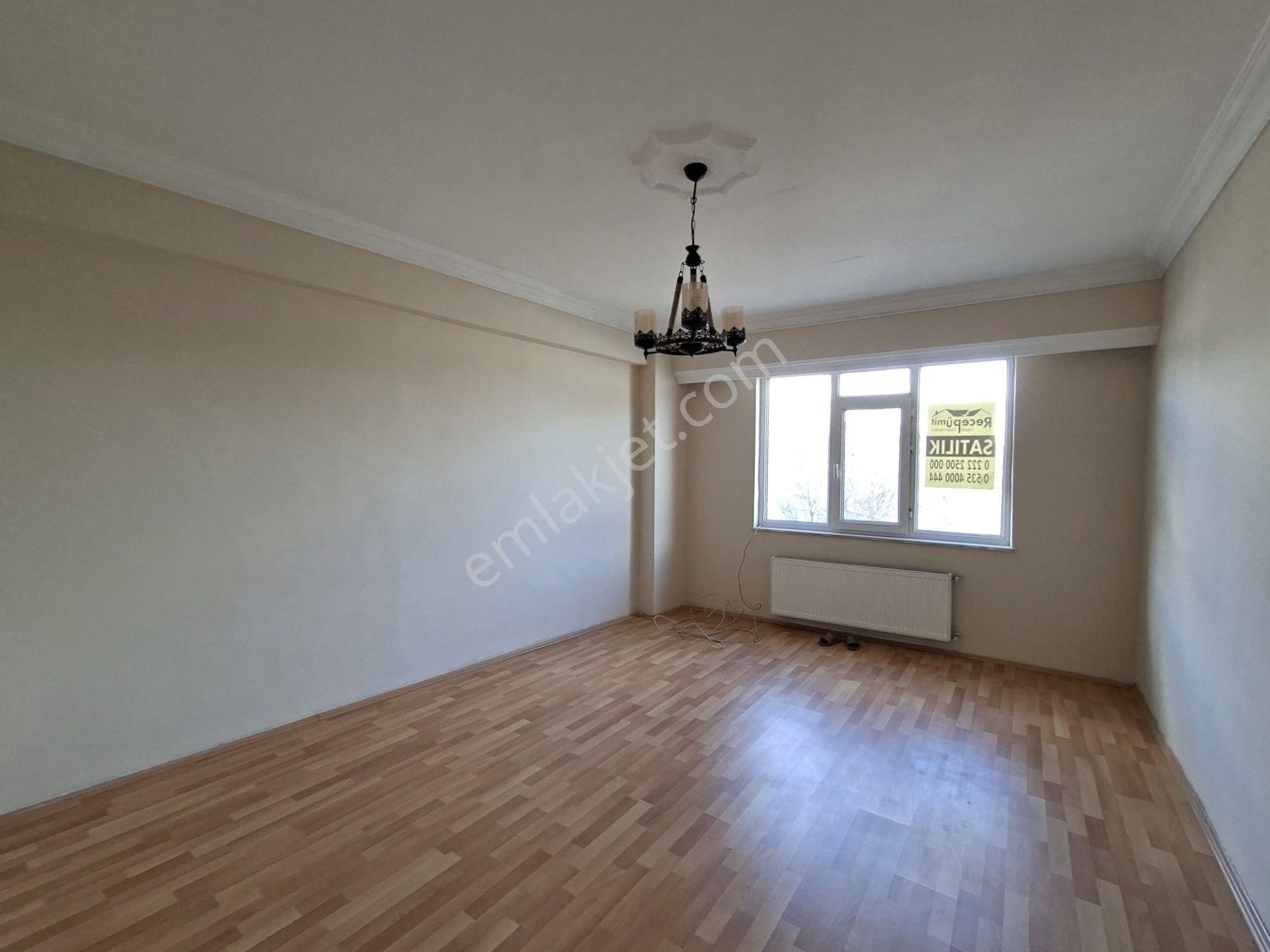 Recep Ümit Emlak'tan Ömerağa Mahallesinde Turgut Reis Caddesi Üzerinde Satılık 2+1 Daire - Görsel 12