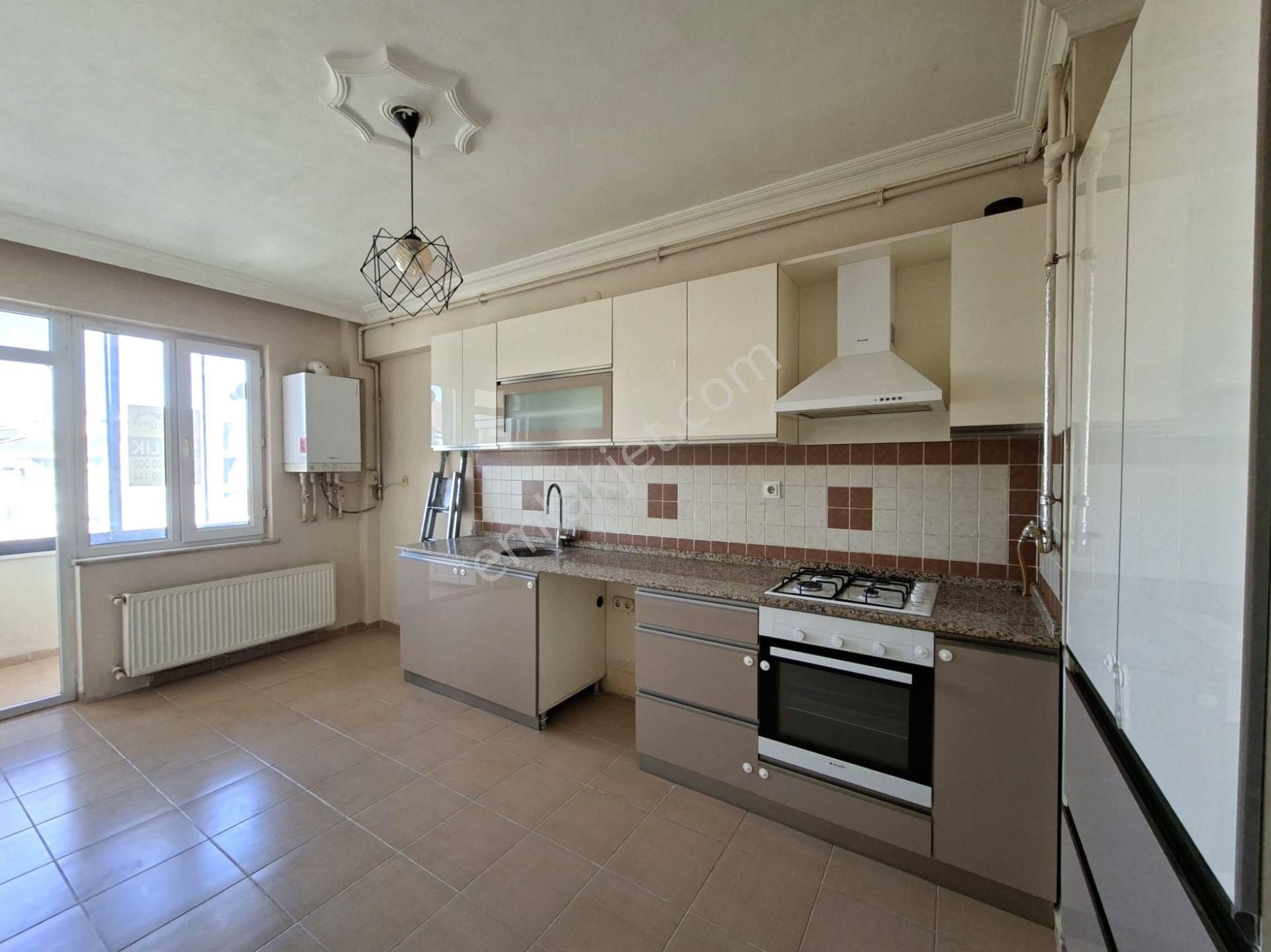 Recep Ümit Emlak'tan Ömerağa Mahallesinde Turgut Reis Caddesi Üzerinde Satılık 2+1 Daire - Görsel 6