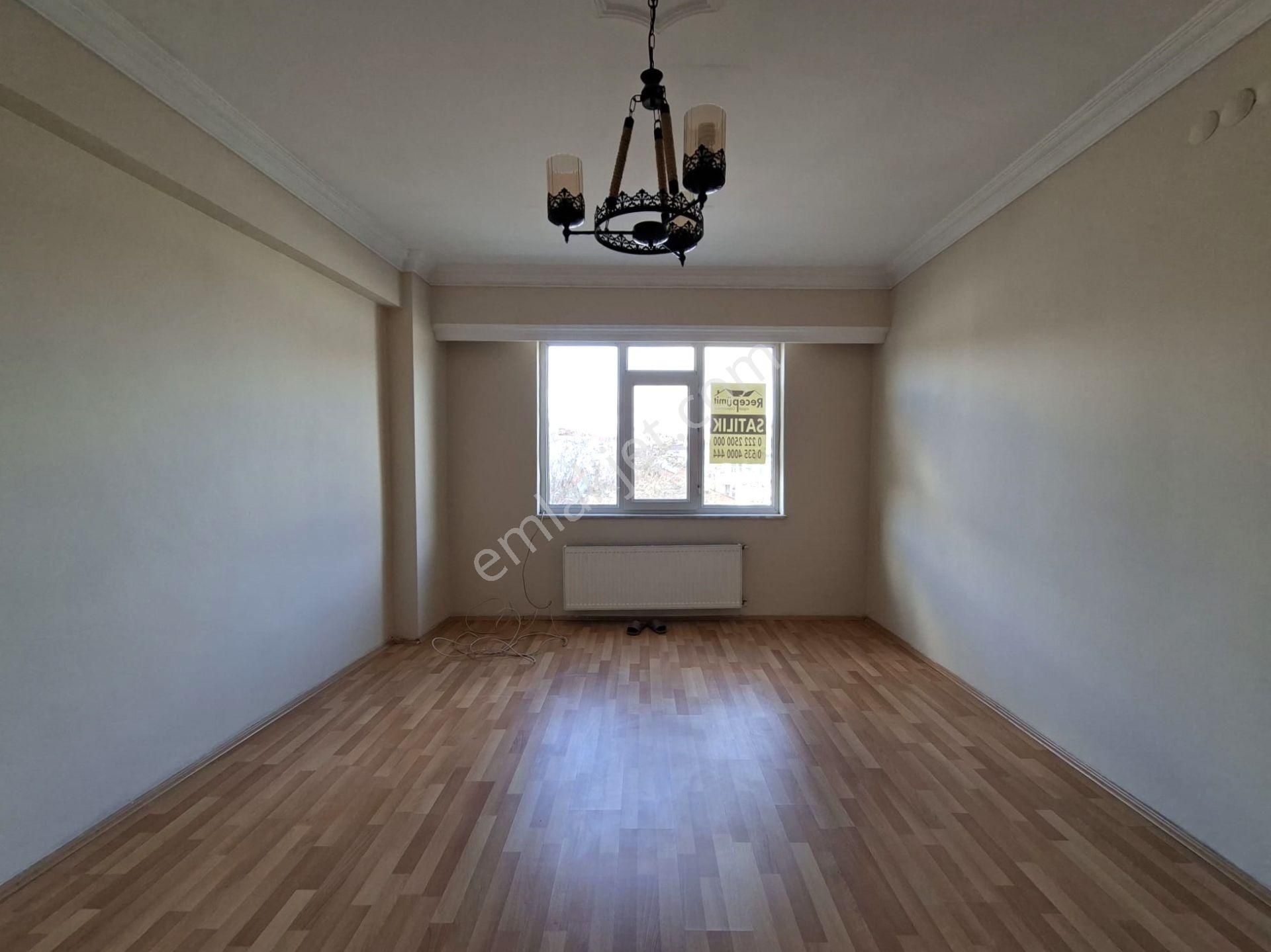 Recep Ümit Emlak'tan Ömerağa Mahallesinde Turgut Reis Caddesi Üzerinde Satılık 2+1 Daire - Görsel 13