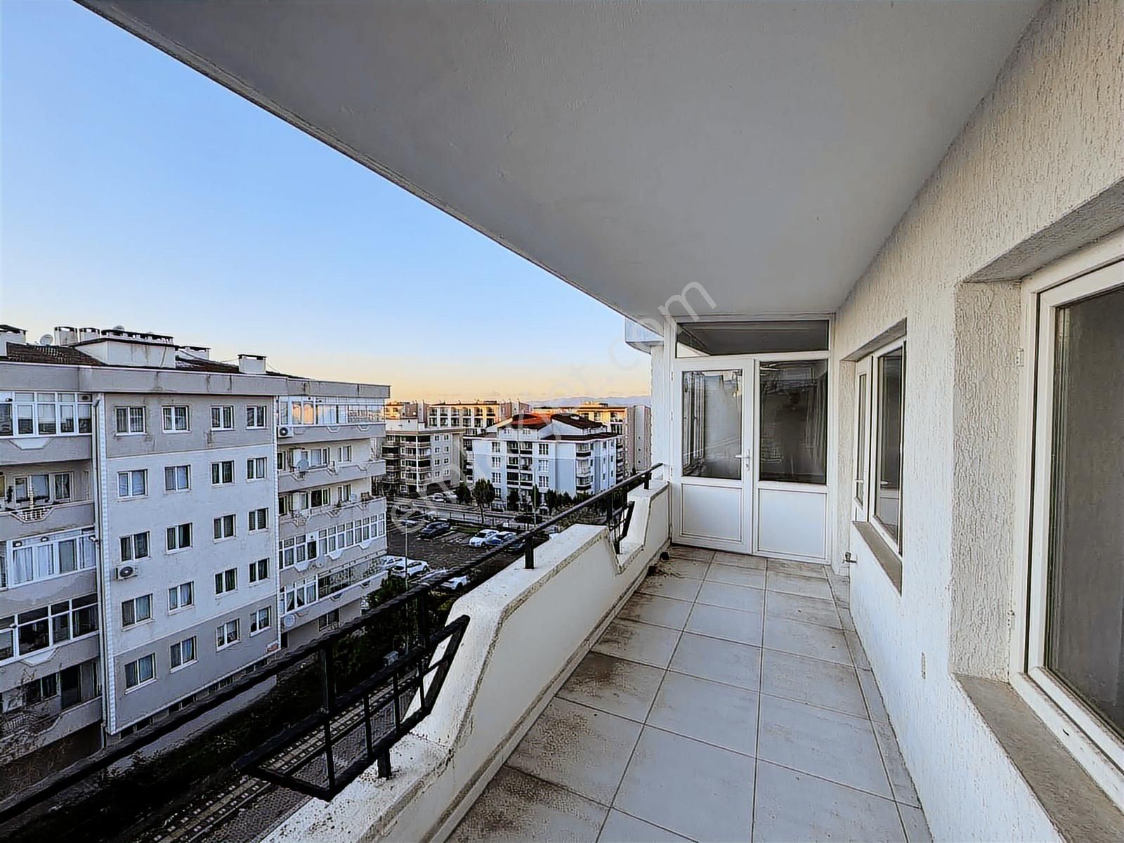 Aile Binasında 3+1 Kat Mülkiyetli 130 M2 Daire !!! - Görsel 3