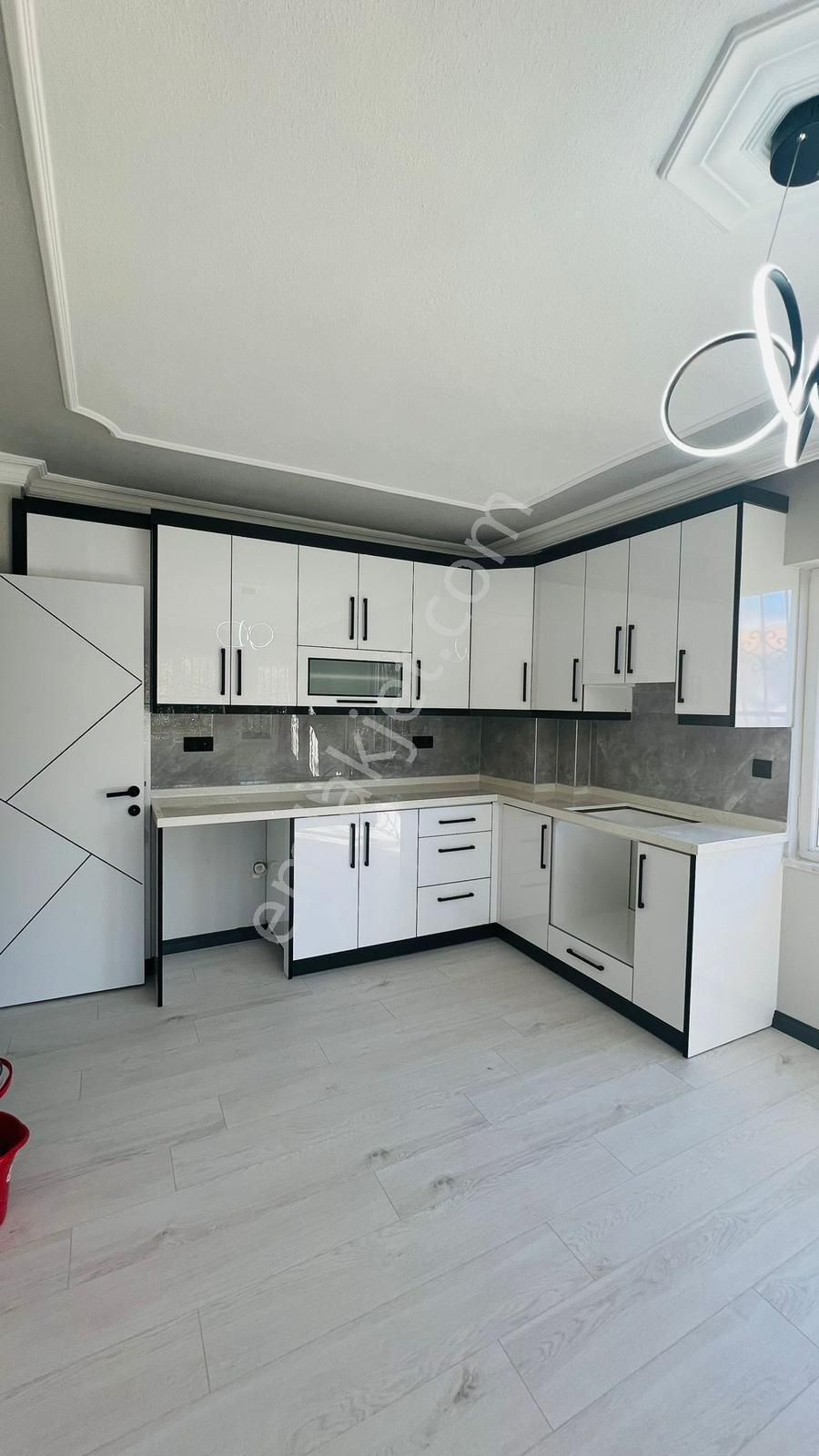 Didim Altınkum Çamlık Mah. Plaja 300 Mt Ara Kat Sıfır Tadilatlı 2+1 Daire - Görsel 5