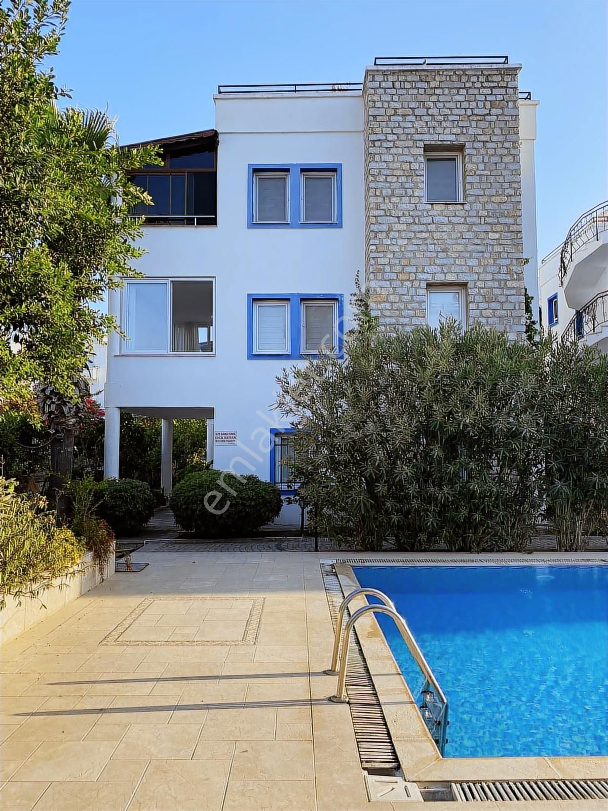 Tayman'dan Bitez'de Yüzme Havuzlu Sitede Satılık 3+1 Bahçe Dblx