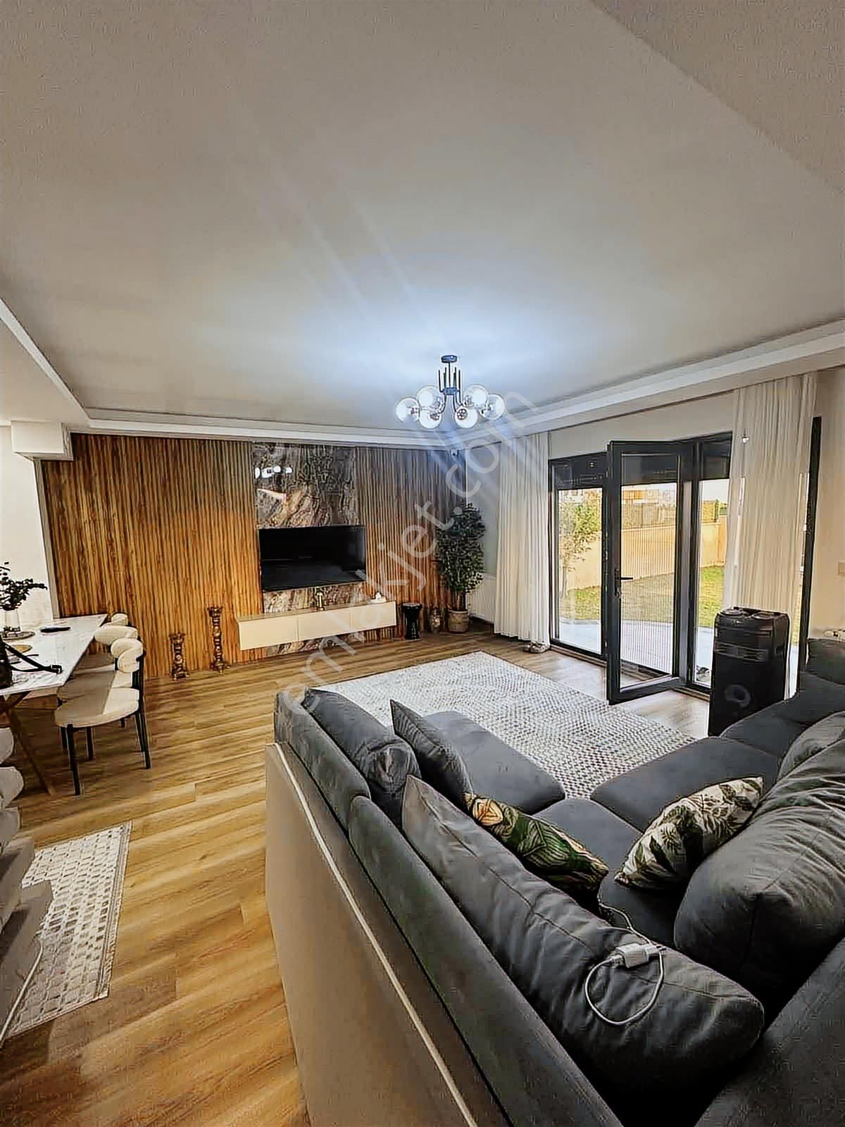 Deniz Manzaralı 300m2 Müstakil Arsa İçinde Eşyalı Tribleks 5+1 - Görsel 7