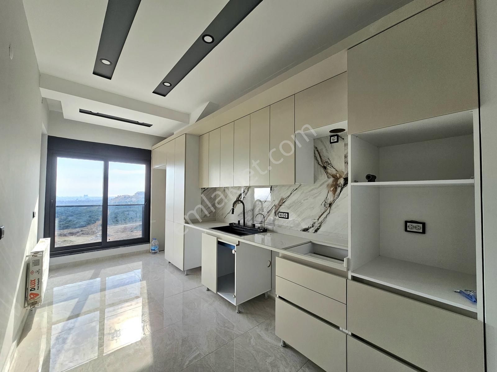 Fevzi Çakmak'da Satılık 2+1 115m2 Havuzlu Manzaralı Sıfır Daire