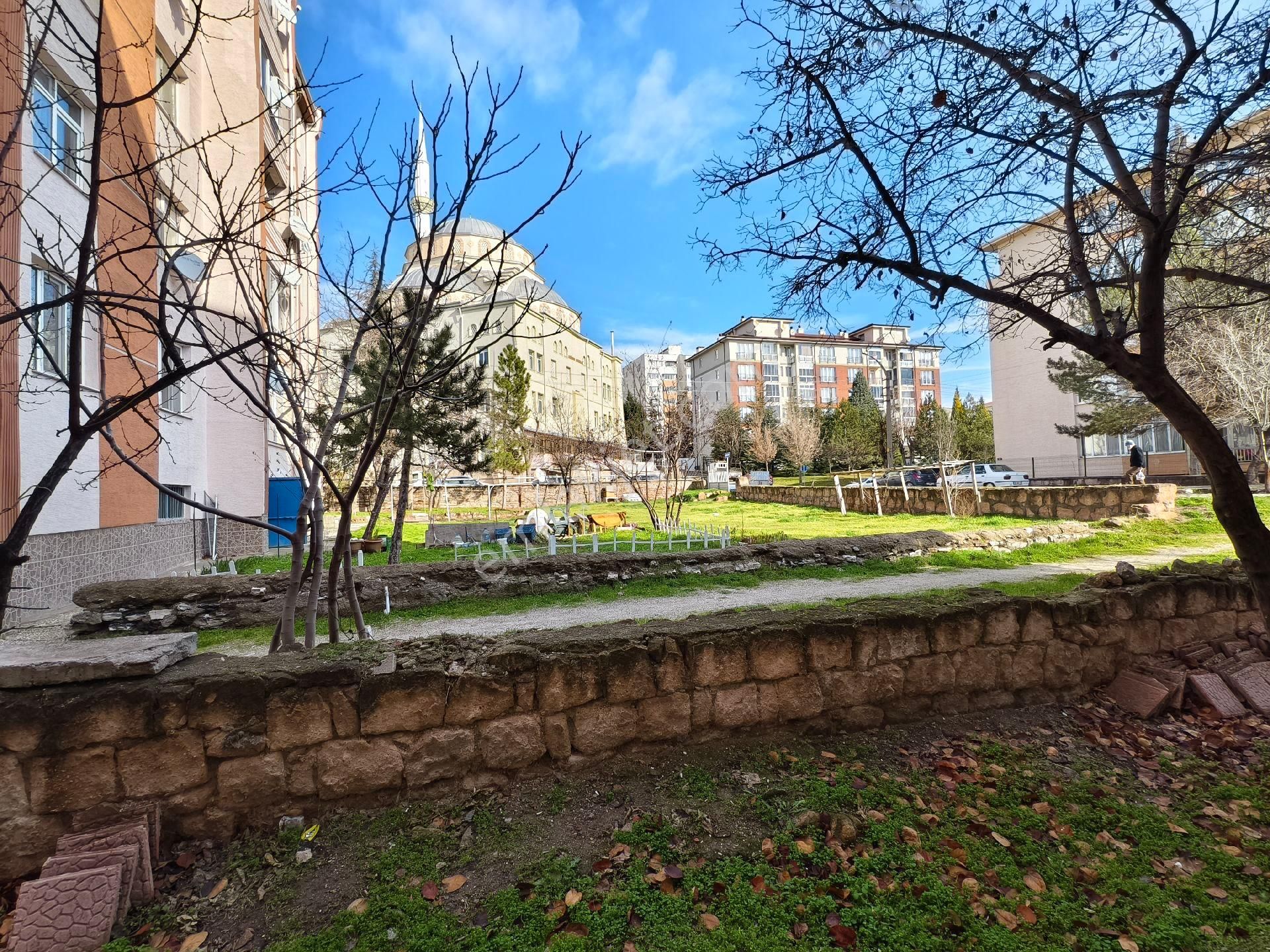 Pera'dan Uluönder Mh. Ssk Bloklarında Kiralık 2+1 Daire - Görsel 12