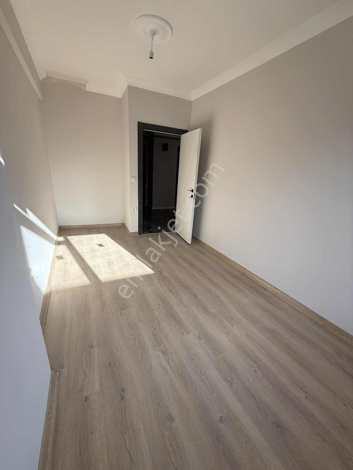 Yeni Binada Ferah Kullanışlı Daire - Görsel 13