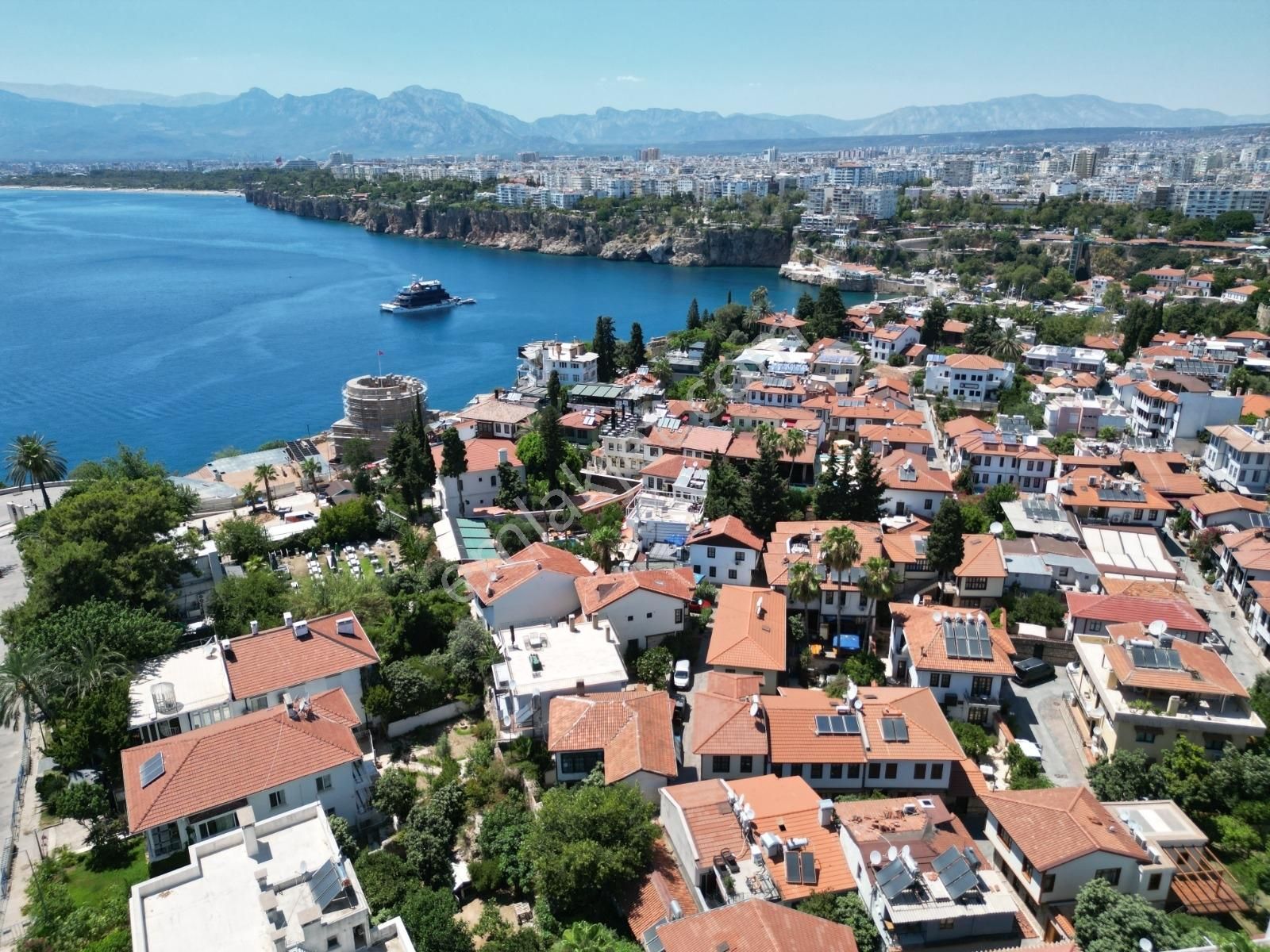 Antalya Kaleiçi Eski Rus Konsolosluğu Arkasında Mustakil Ev