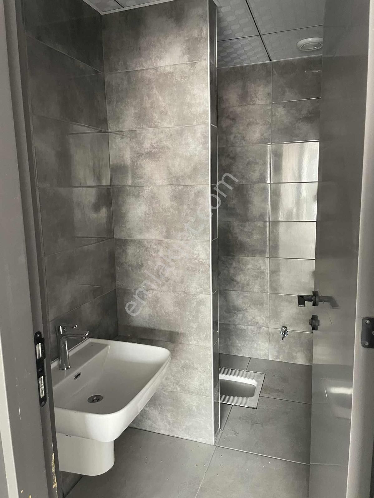 Kiralık 3 Katlı Dükkan Zümer Sanayi Sitesinde - Görsel 2