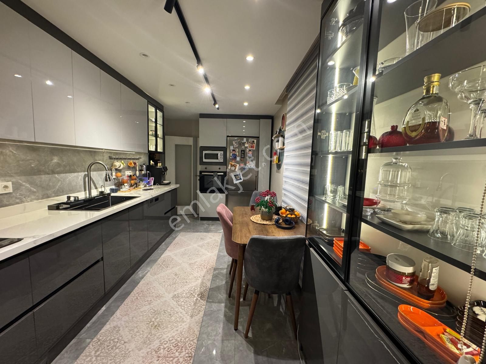 Cadde Üzerinde Asansörlü 3+1 Geniş M2'li Full+full 7 Yllık Daire - Görsel 5