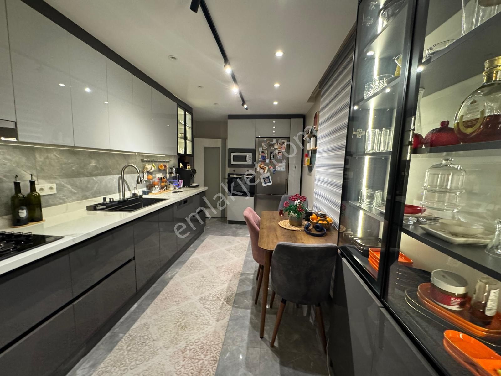 Cadde Üzerinde Asansörlü 3+1 Geniş M2'li Full+full 7 Yllık Daire - Görsel 2