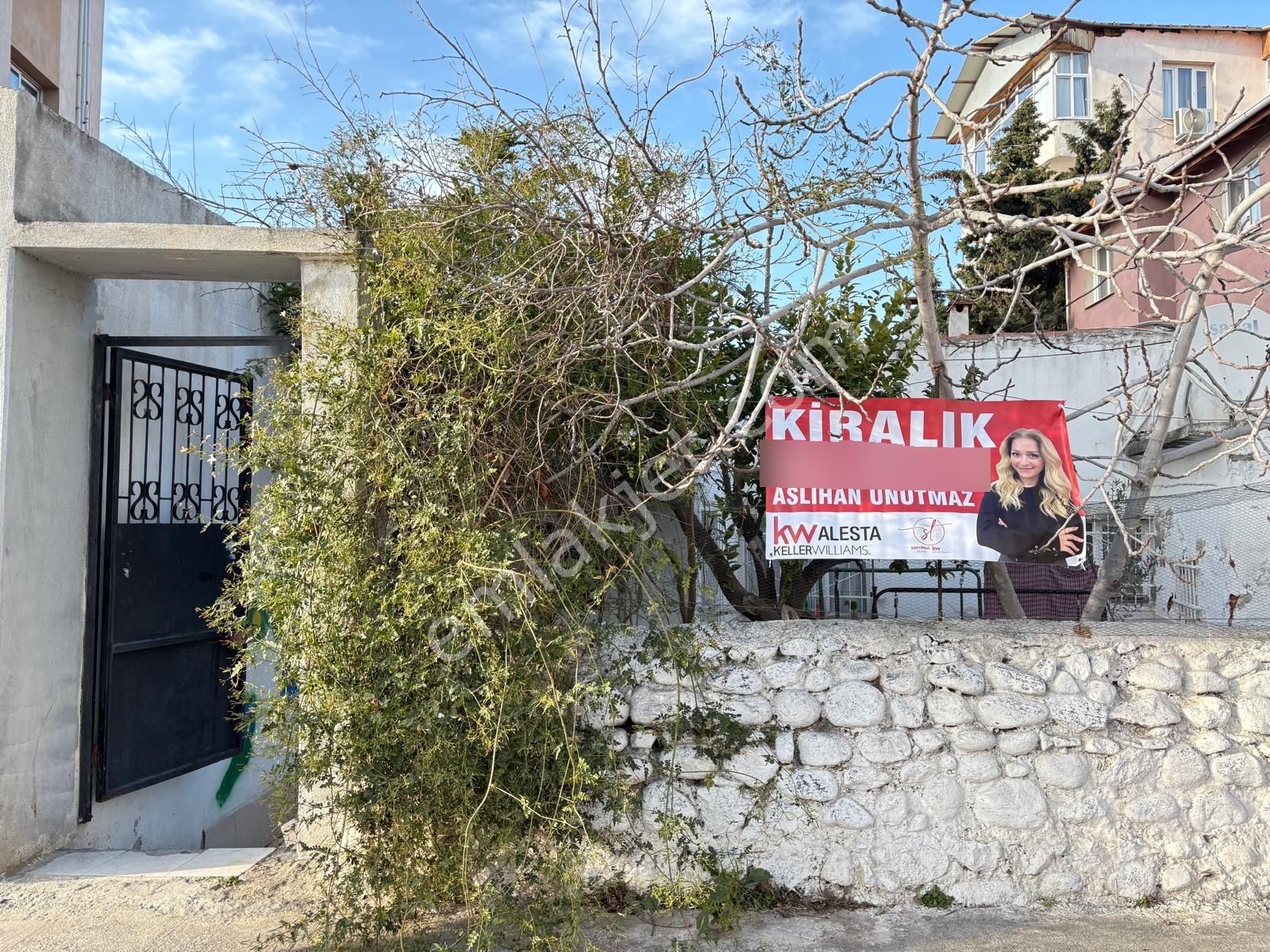 Bornova Kızılayda Bahçeli, Masrafsız 1+1 Kiralık Daire