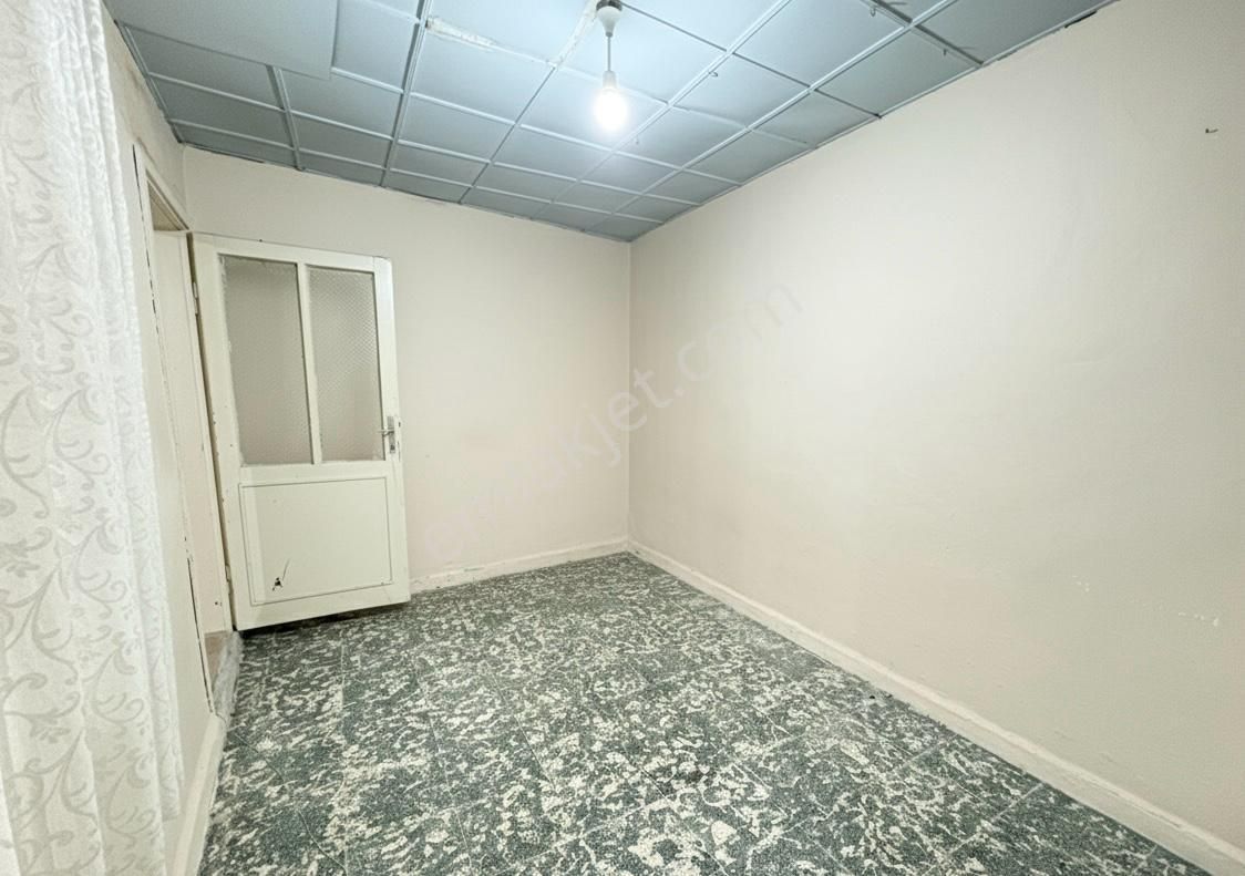 Bornova Kızılayda Bahçeli, Masrafsız 1+1 Kiralık Daire - Görsel 19