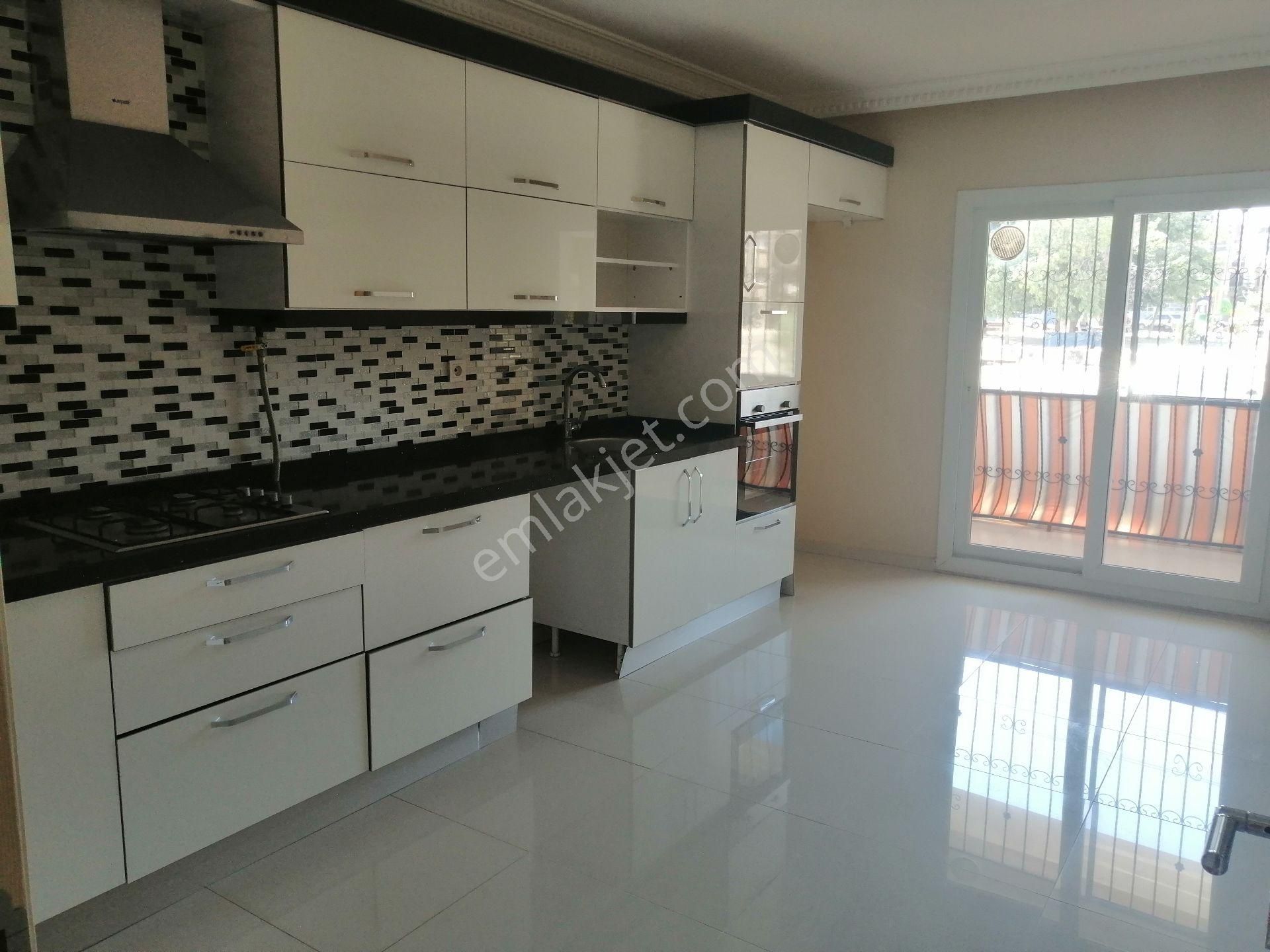 Bayramogulları Emlaktan Buca Yeşilbağlar .mah Kiralık 3+1 Köşe Daire - Görsel 2