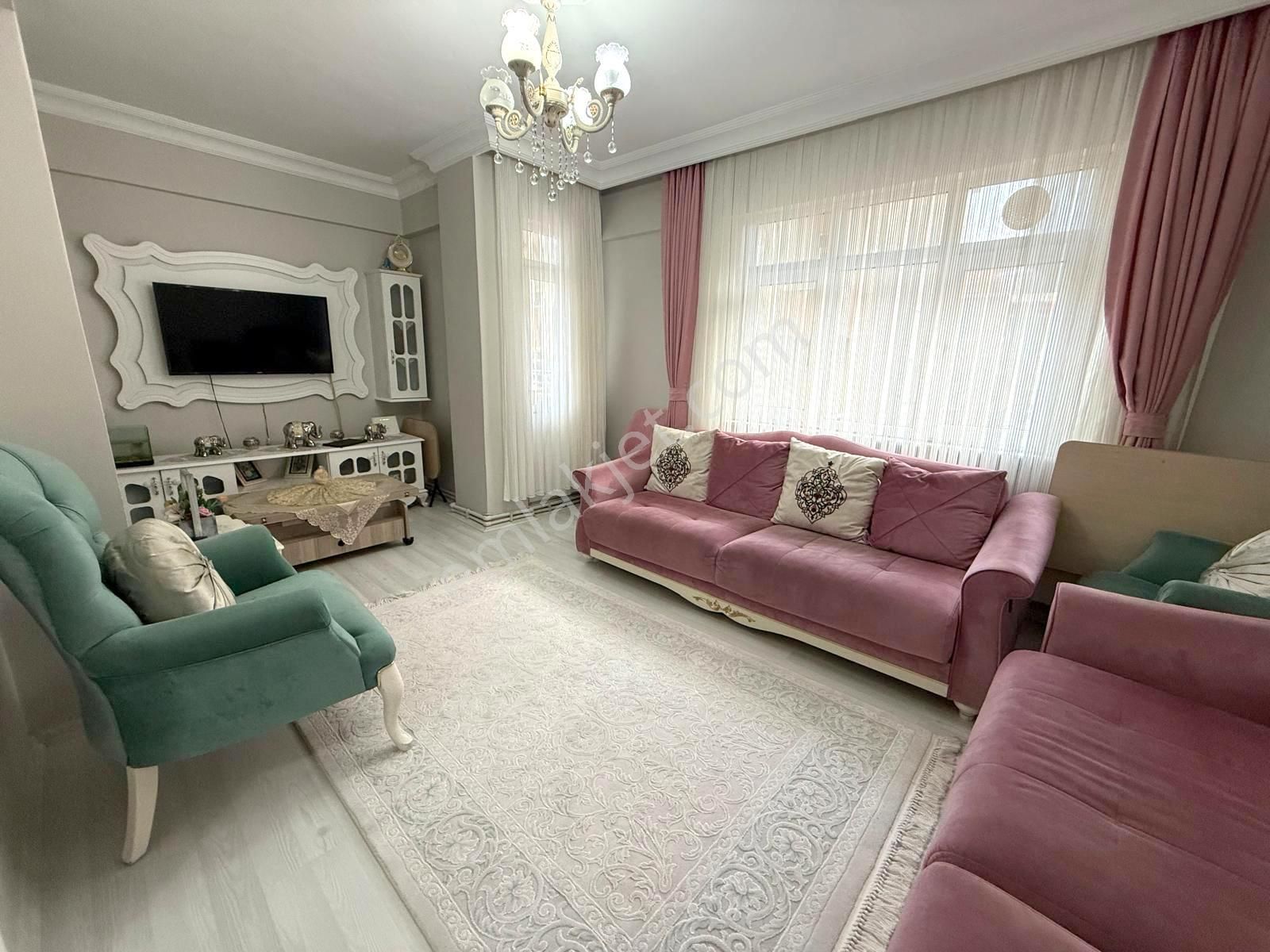 Tutar Dan Metrobüse 8 Dk Kat Mülkiyetli 2+1 Ara Kat Daire