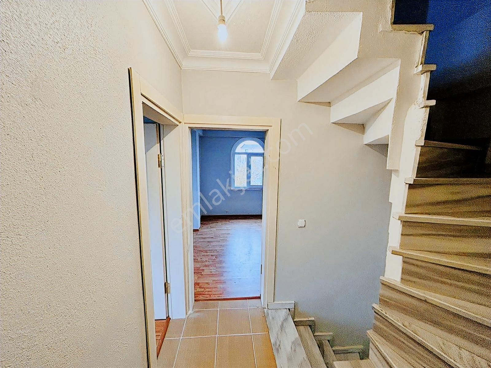 ꧂çok Güzel Konumda 4+1 Geniş Odalı Sağlam Villa ꧂ - Görsel 11