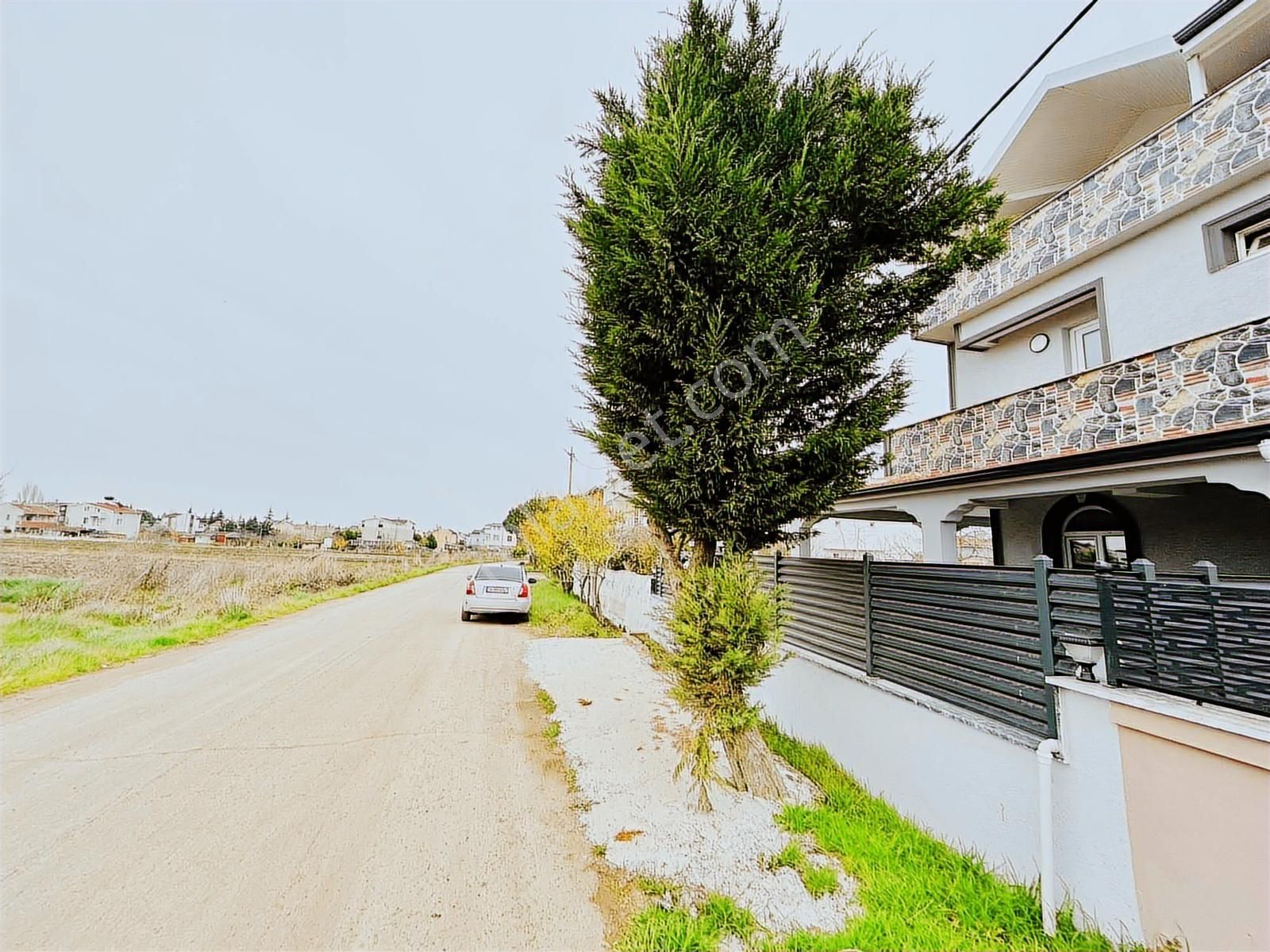 ꧂çok Güzel Konumda 4+1 Geniş Odalı Sağlam Villa ꧂ - Görsel 3