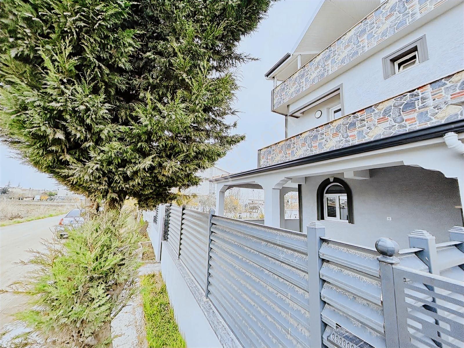 ꧂çok Güzel Konumda 4+1 Geniş Odalı Sağlam Villa ꧂ - Görsel 4