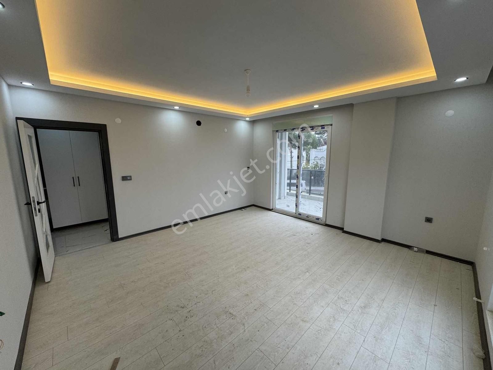 Tramvaya Cok Yakın Asansör İskan Ayrı Mutfak Vc