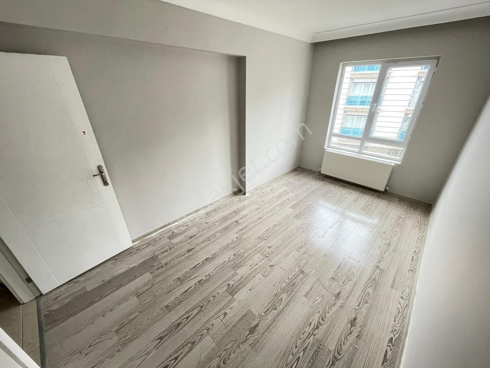 Yükseltepe'de Masrafsız & İçi Yapılı Ara Katta 3+1 Kiralık Daire - Görsel 4