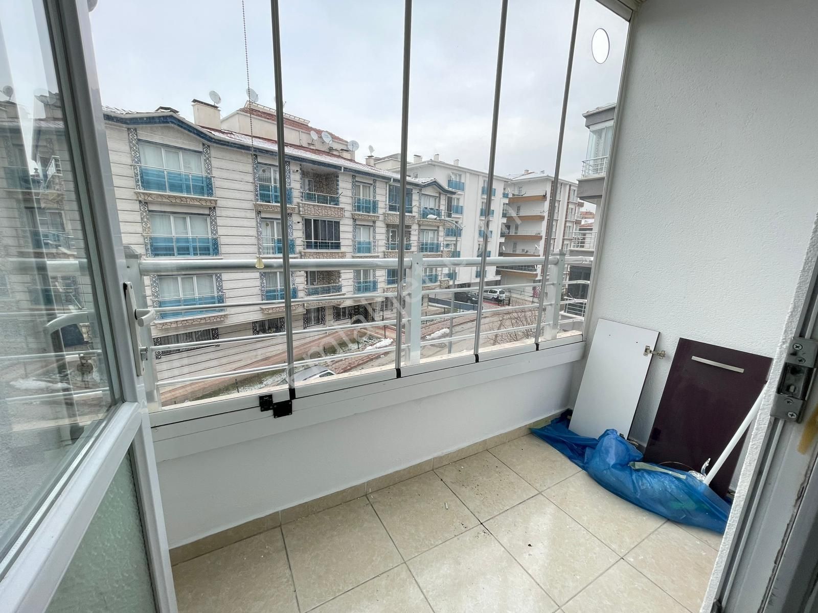 Yükseltepe'de Masrafsız & İçi Yapılı Ara Katta 3+1 Kiralık Daire - Görsel 2