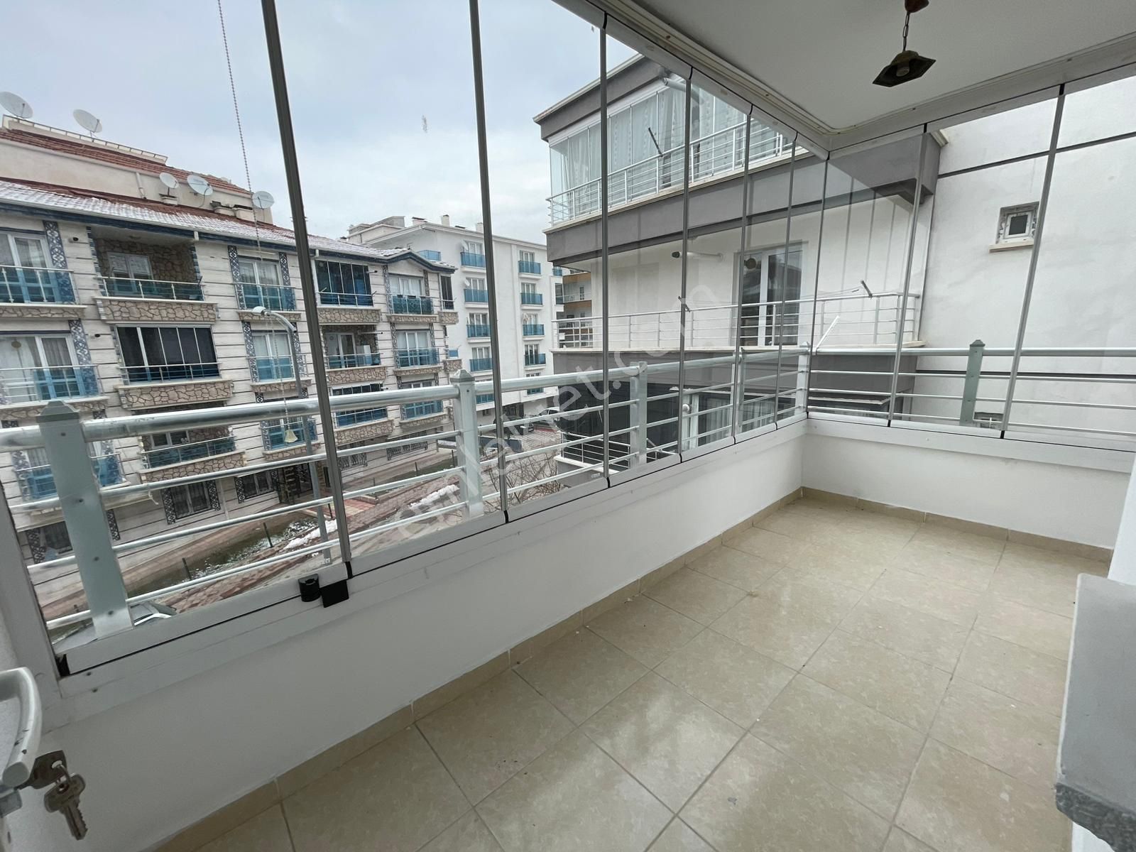 Yükseltepe'de Masrafsız & İçi Yapılı Ara Katta 3+1 Kiralık Daire - Görsel 20