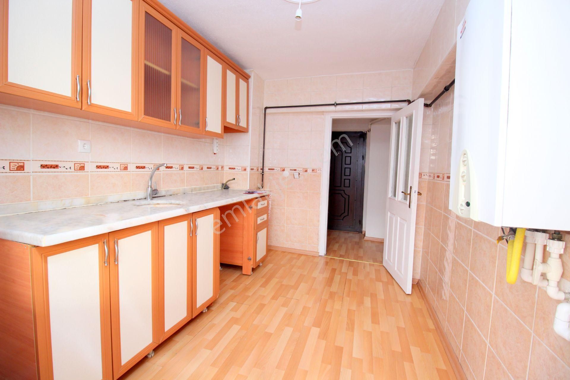 Emre Emlaktan Elvankent'te 14.cd Yanı Arakatta 3+1 Kiralık Daire - Görsel 4