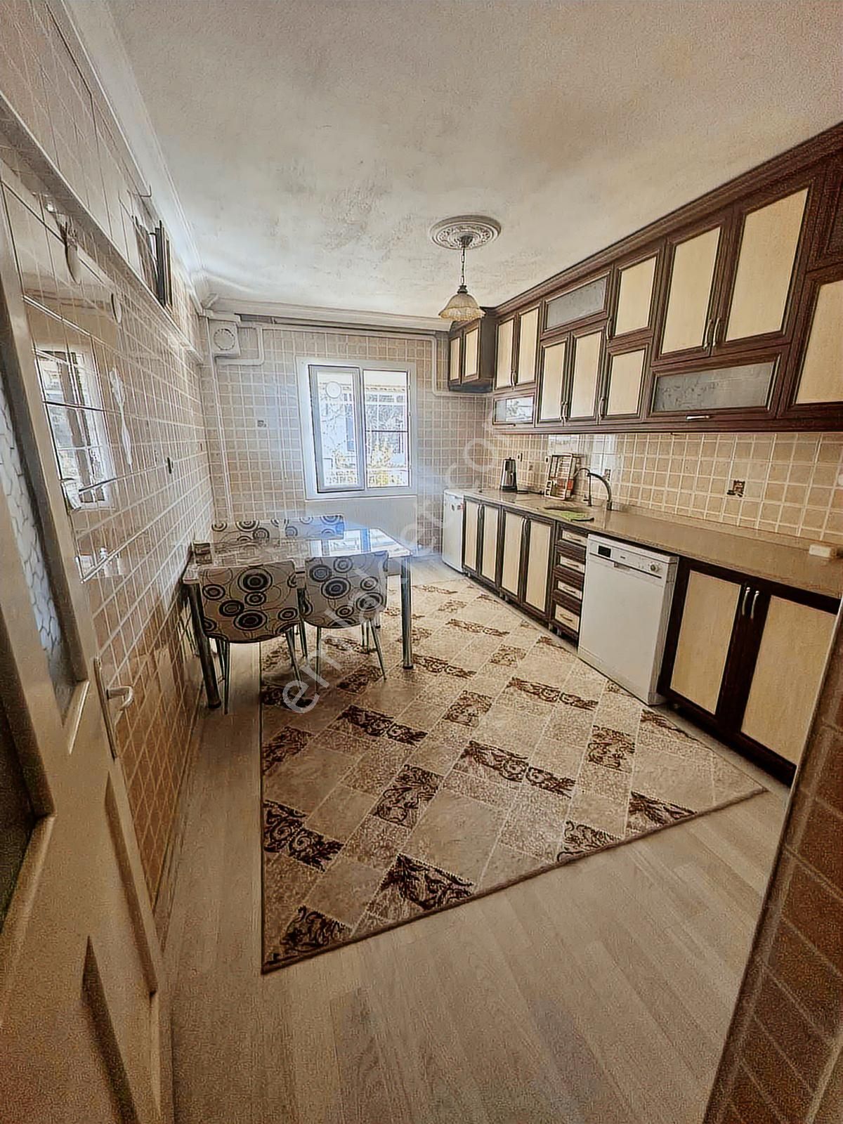 Bergamada Kiralık Bahçeli, Müstakil Evin 1. Katı - Görsel 7